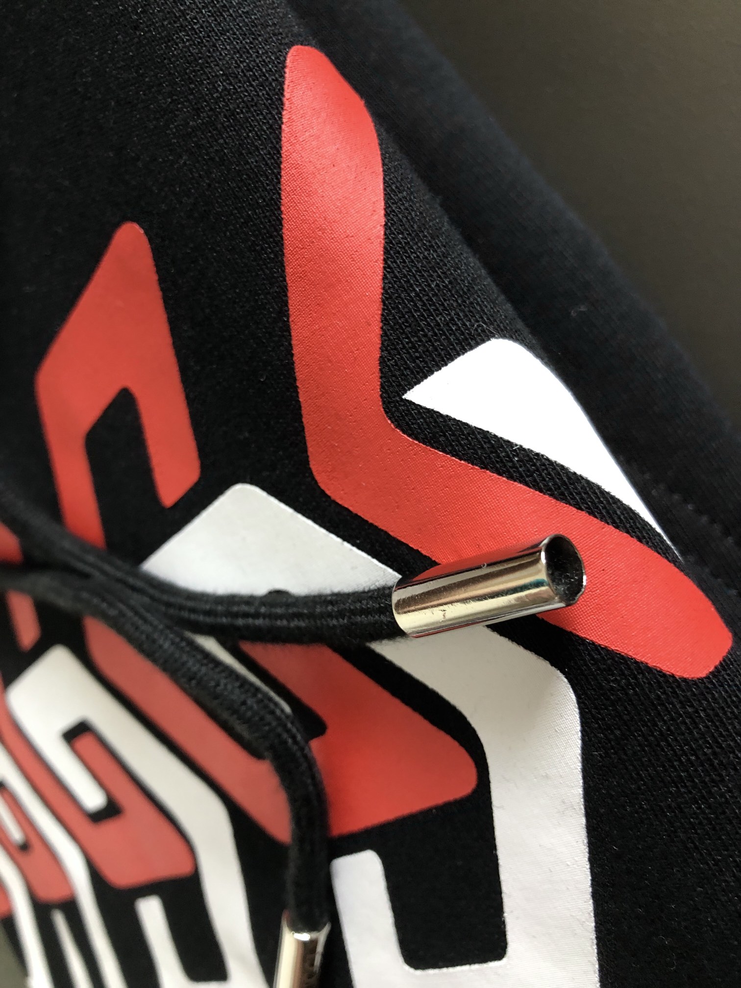 Gucci一比一黑色連帽衛衣潮流感字母設計男女皆宜款| 8 Gucci一比一黑色連帽衛衣潮流感字母設計男女皆宜款
