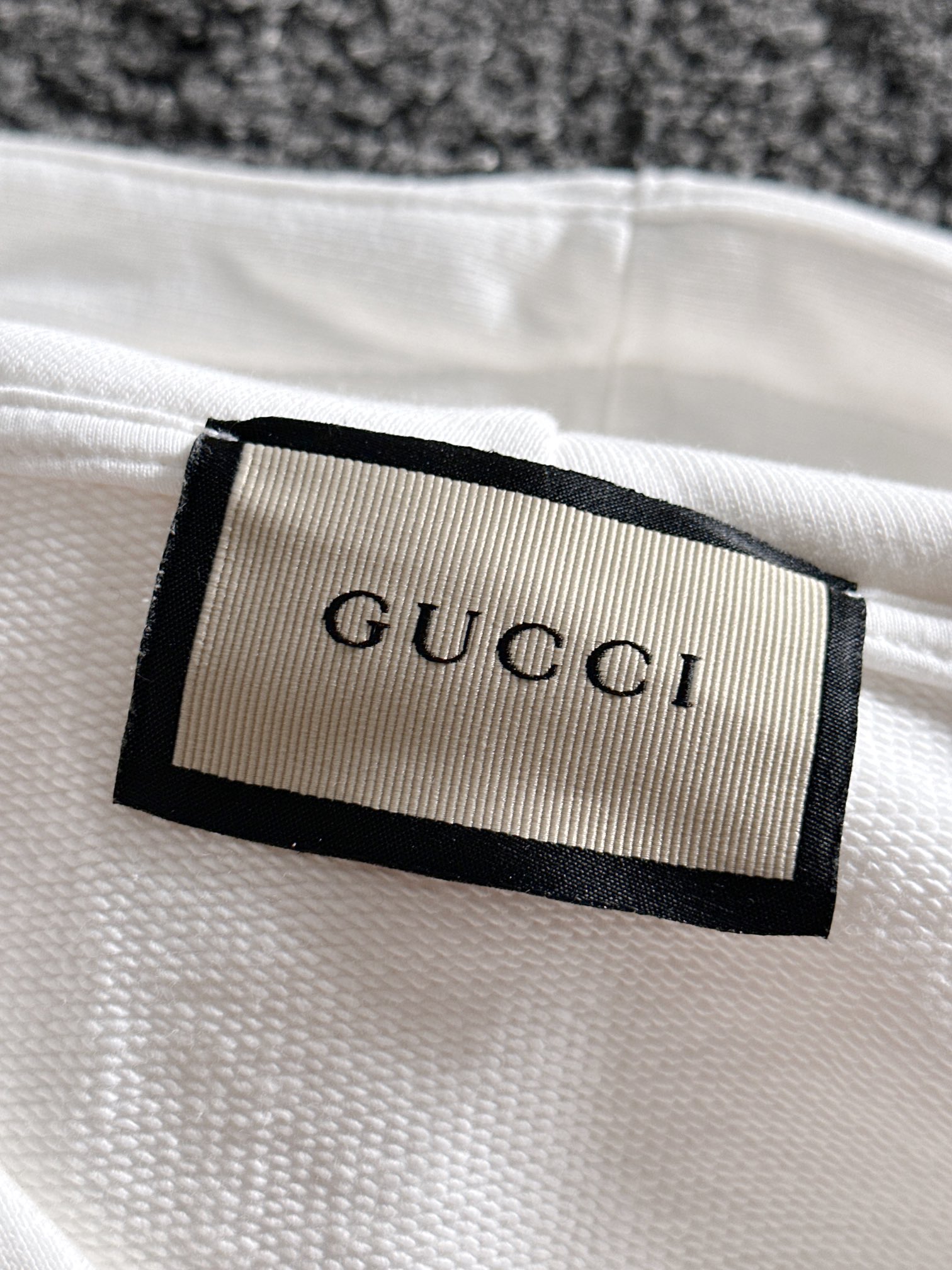 Gucci高仿男女款白色連帽T酪梨狗插圖設計質感可愛兼具| 10 Gucci高仿男女款白色連帽T酪梨狗插圖設計質感可愛兼具
