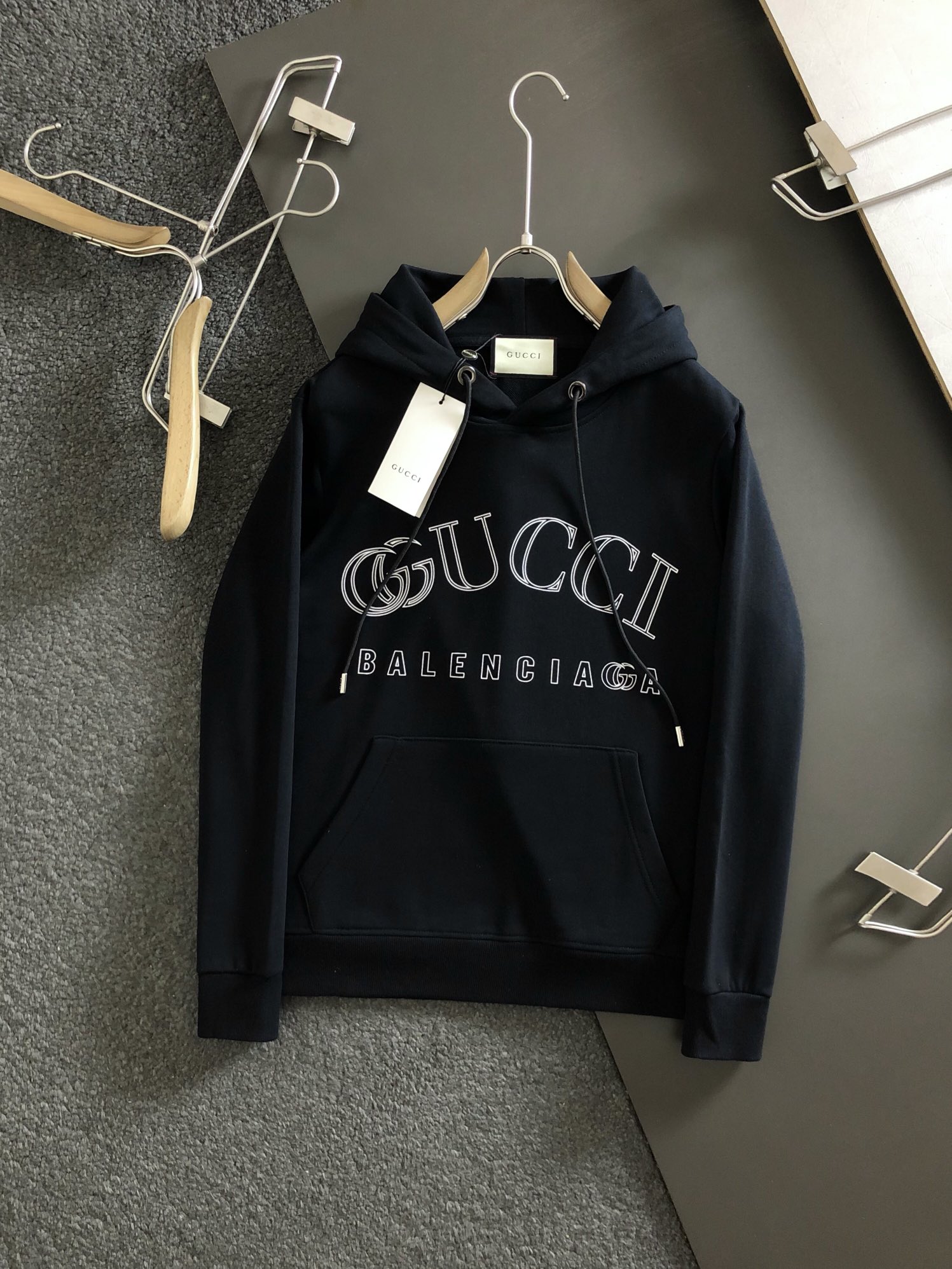 Gucci x Balenciaga高仿男款黑色衛衣 聯名款LOGO印花設計潮感十足