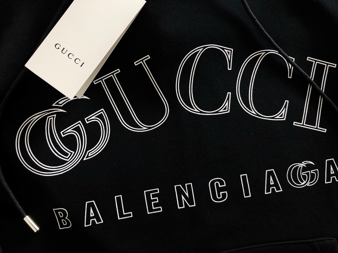 Gucci x Balenciaga高仿男款黑色衛衣 聯名款LOGO印花設計潮感十足| 10 Gucci x Balenciaga高仿男款黑色衛衣 聯名款LOGO印花設計潮感十足