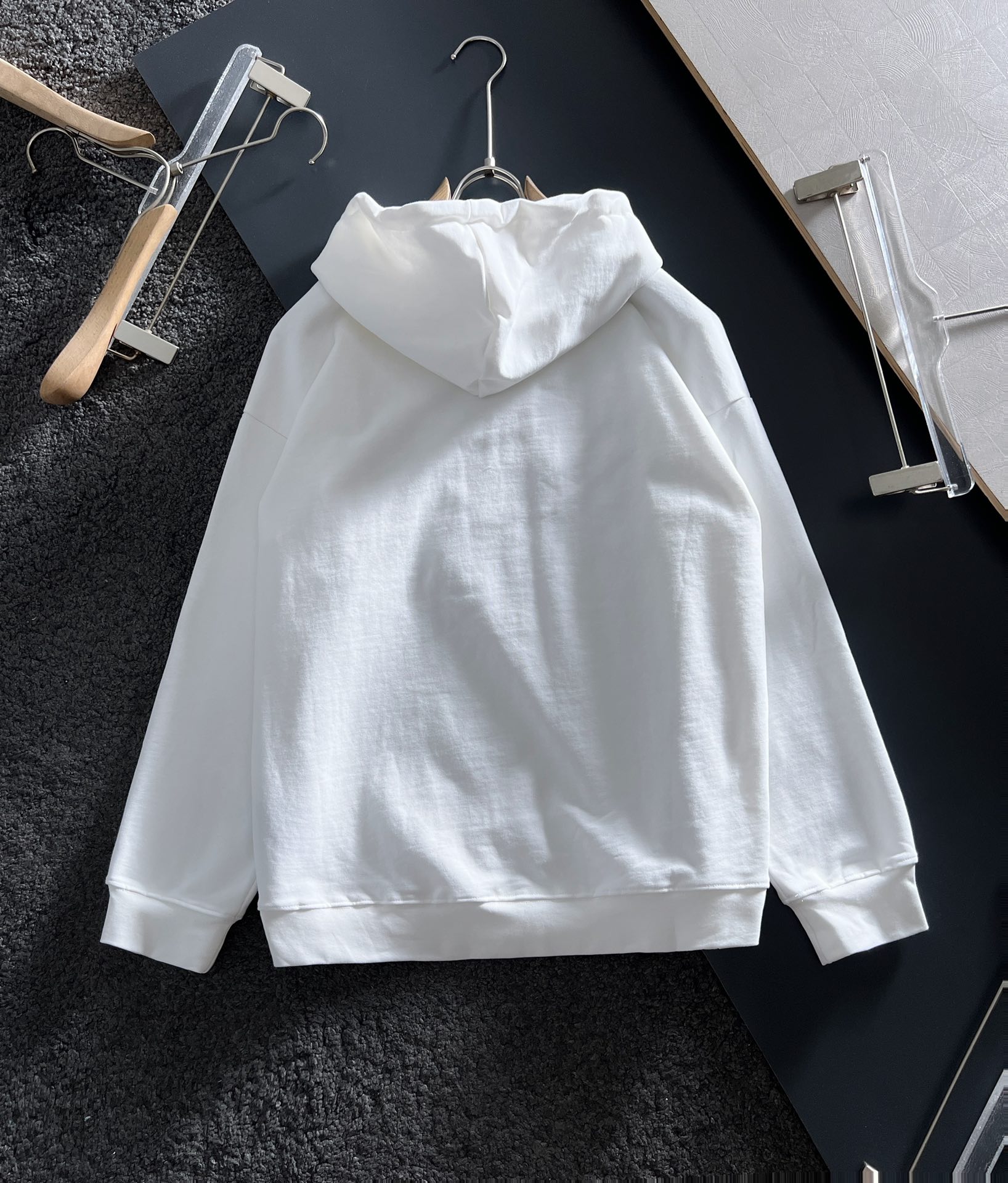 Gucci高仿聯名款白色連帽衛衣 THE NORTH FACE 經典雙品牌設計| 13 Gucci高仿聯名款白色連帽衛衣 THE NORTH FACE 經典雙品牌設計