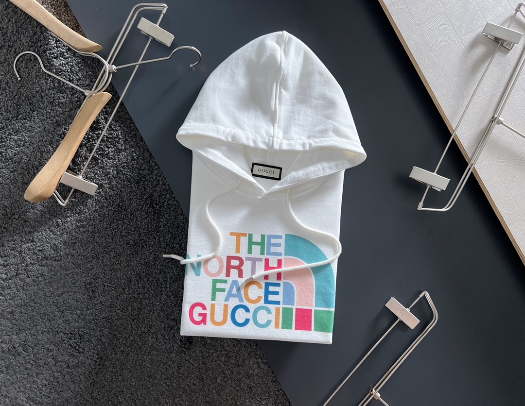 Gucci高仿聯名款白色連帽衛衣 THE NORTH FACE 經典雙品牌設計| 12 Gucci高仿聯名款白色連帽衛衣 THE NORTH FACE 經典雙品牌設計