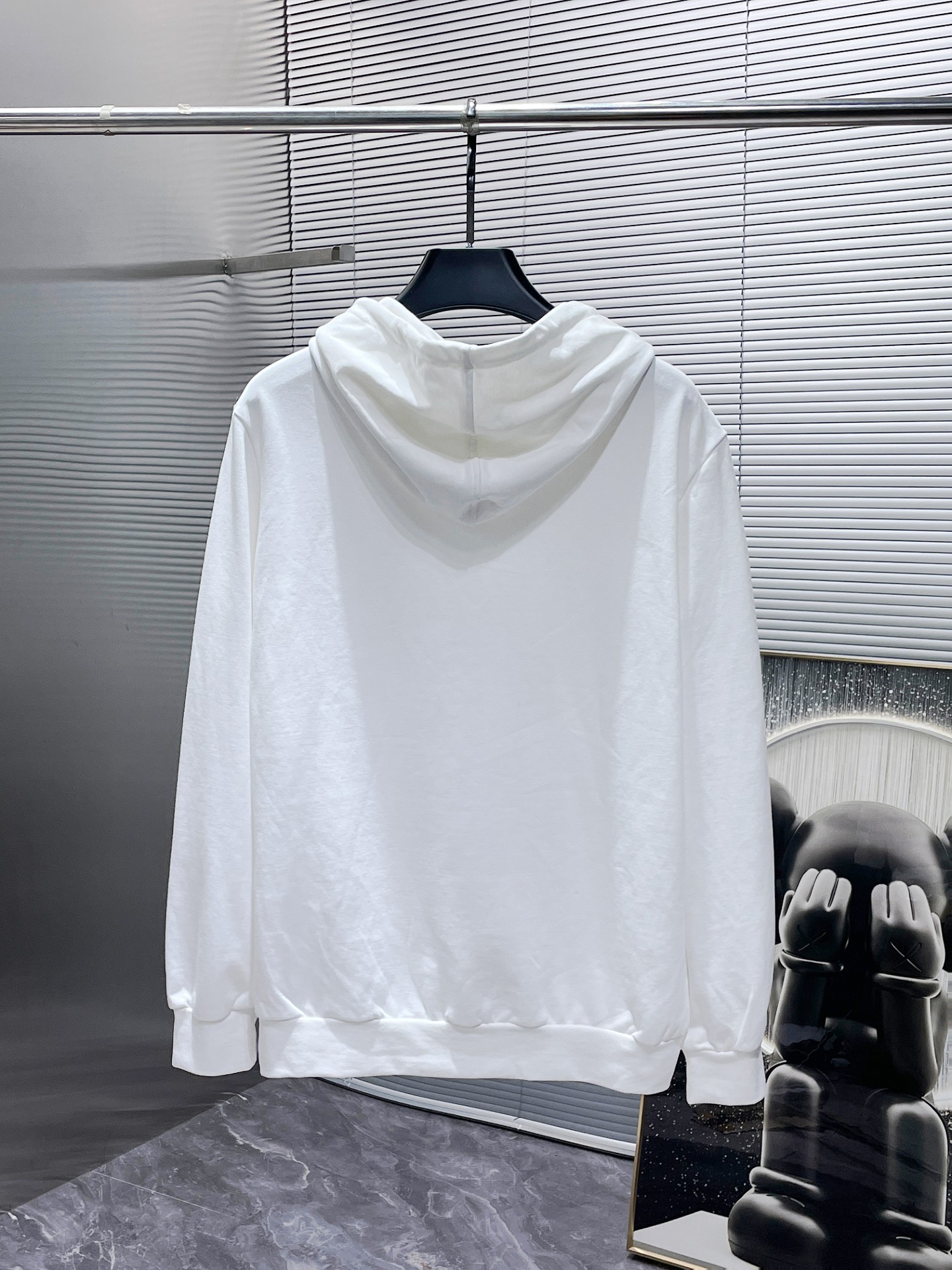 Gucci高仿男士白色可愛卡通刺繡連帽衛衣 少見趣味造型人氣推薦| 14 Gucci高仿男士白色可愛卡通刺繡連帽衛衣 少見趣味造型人氣推薦