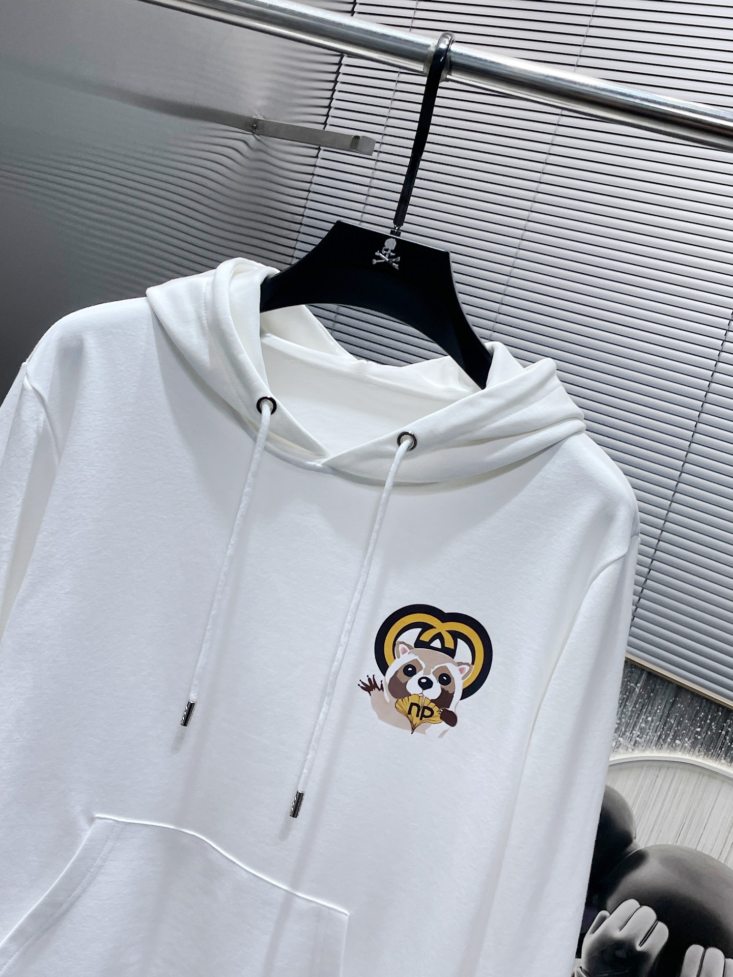 Gucci高仿男士白色可愛卡通刺繡連帽衛衣 少見趣味造型人氣推薦| 12 Gucci高仿男士白色可愛卡通刺繡連帽衛衣 少見趣味造型人氣推薦