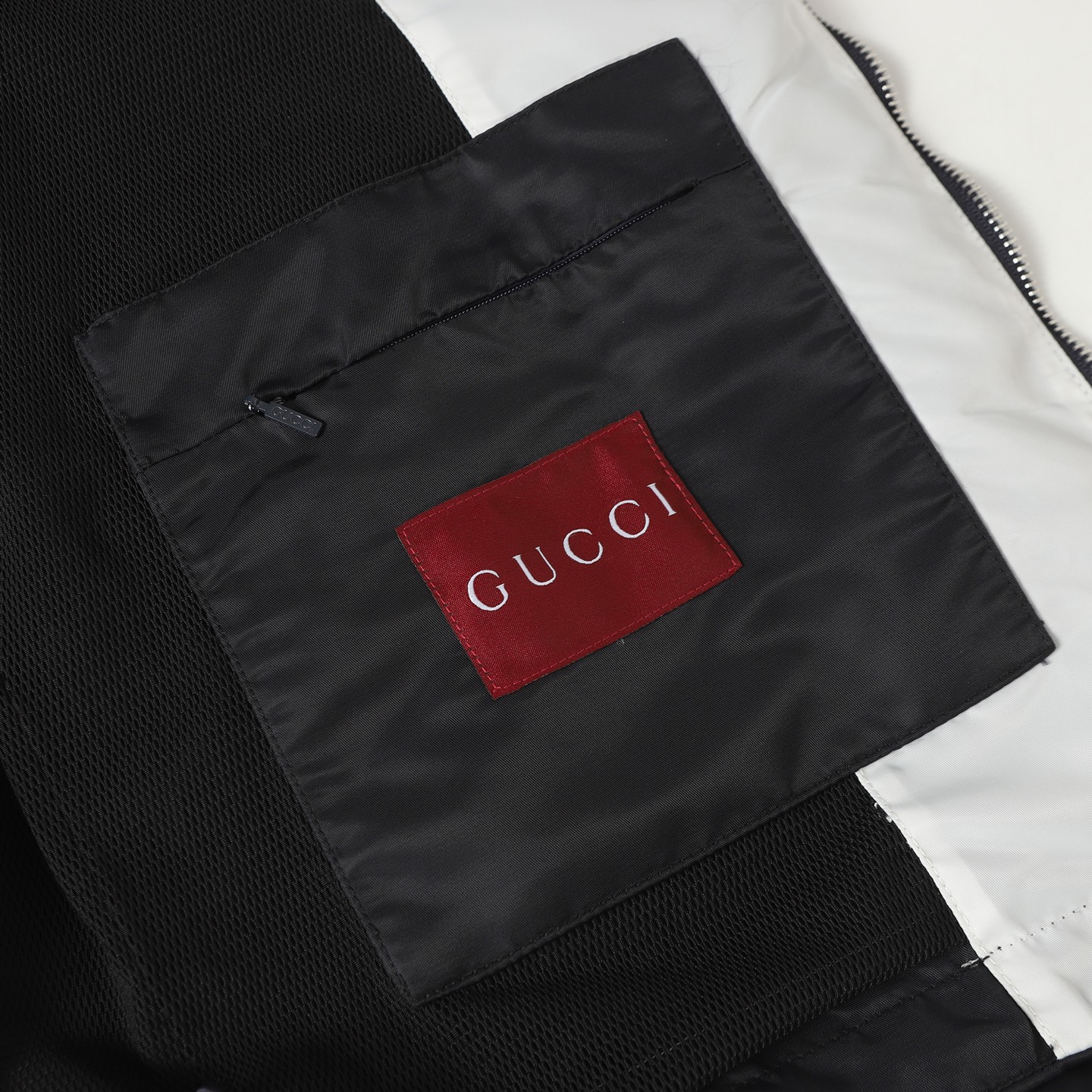 Gucci高仿男士風衣外套雙色領設計防風機能款| 10 Gucci高仿男士風衣外套雙色領設計防風機能款