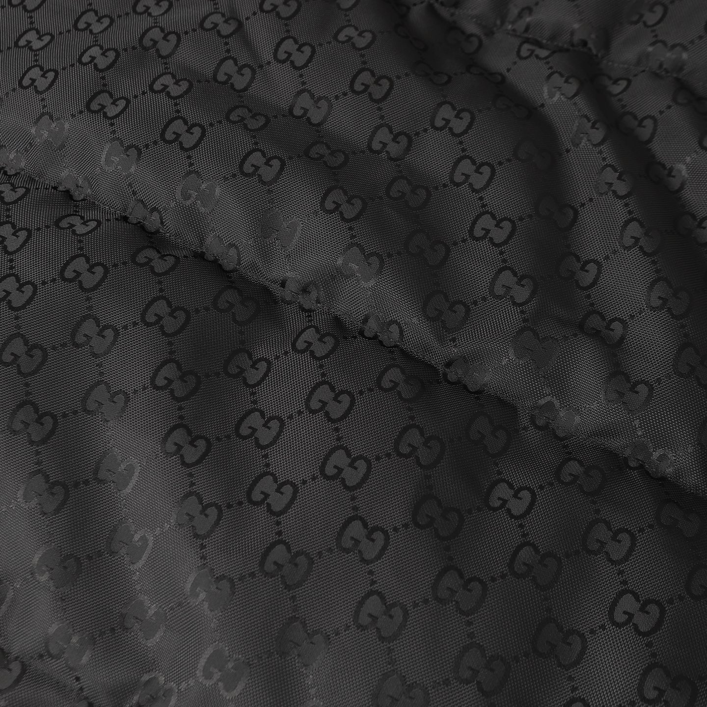 Gucci高仿男士羽絨外套黑色GG壓紋立體連帽保暖防風款| 15 Gucci高仿男士羽絨外套黑色GG壓紋立體連帽保暖防風款