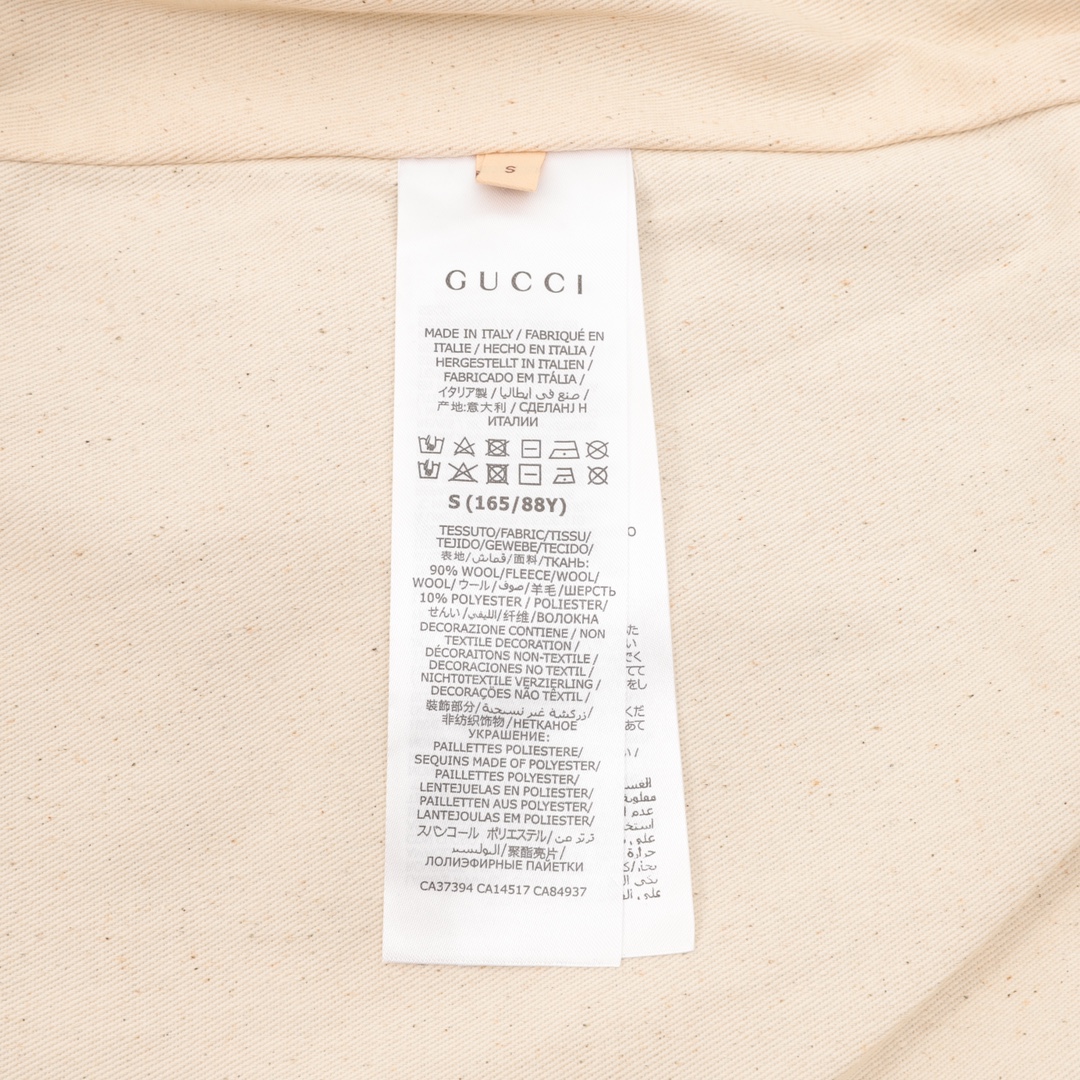 Gucci一比一男款丹寧棒球外套 刺繡櫻桃圖案設計潮感升級| 7 Gucci一比一男款丹寧棒球外套 刺繡櫻桃圖案設計潮感升級