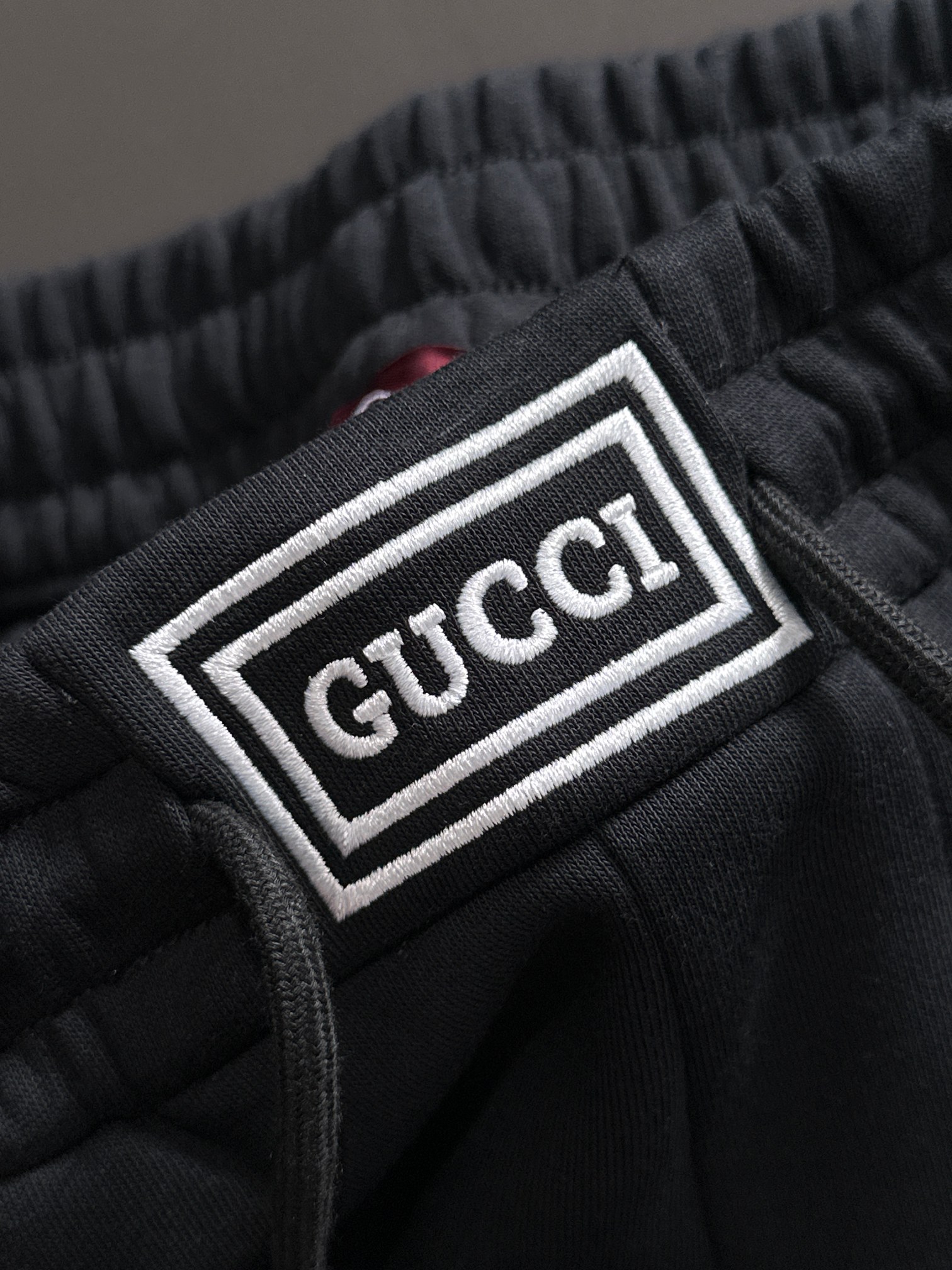 Gucci高仿運動褲黑色GG刺繡休閒束口設計潮流穿搭必備| 11 Gucci高仿運動褲黑色GG刺繡休閒束口設計潮流穿搭必備