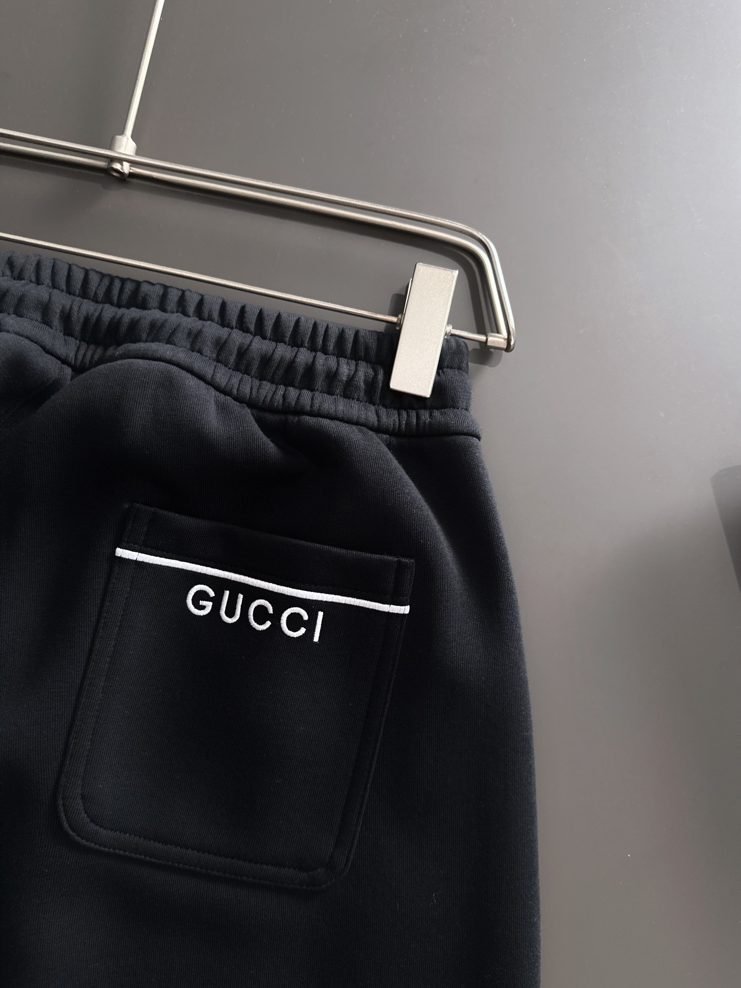 Gucci高仿運動褲黑色GG刺繡休閒束口設計潮流穿搭必備| 9 Gucci高仿運動褲黑色GG刺繡休閒束口設計潮流穿搭必備