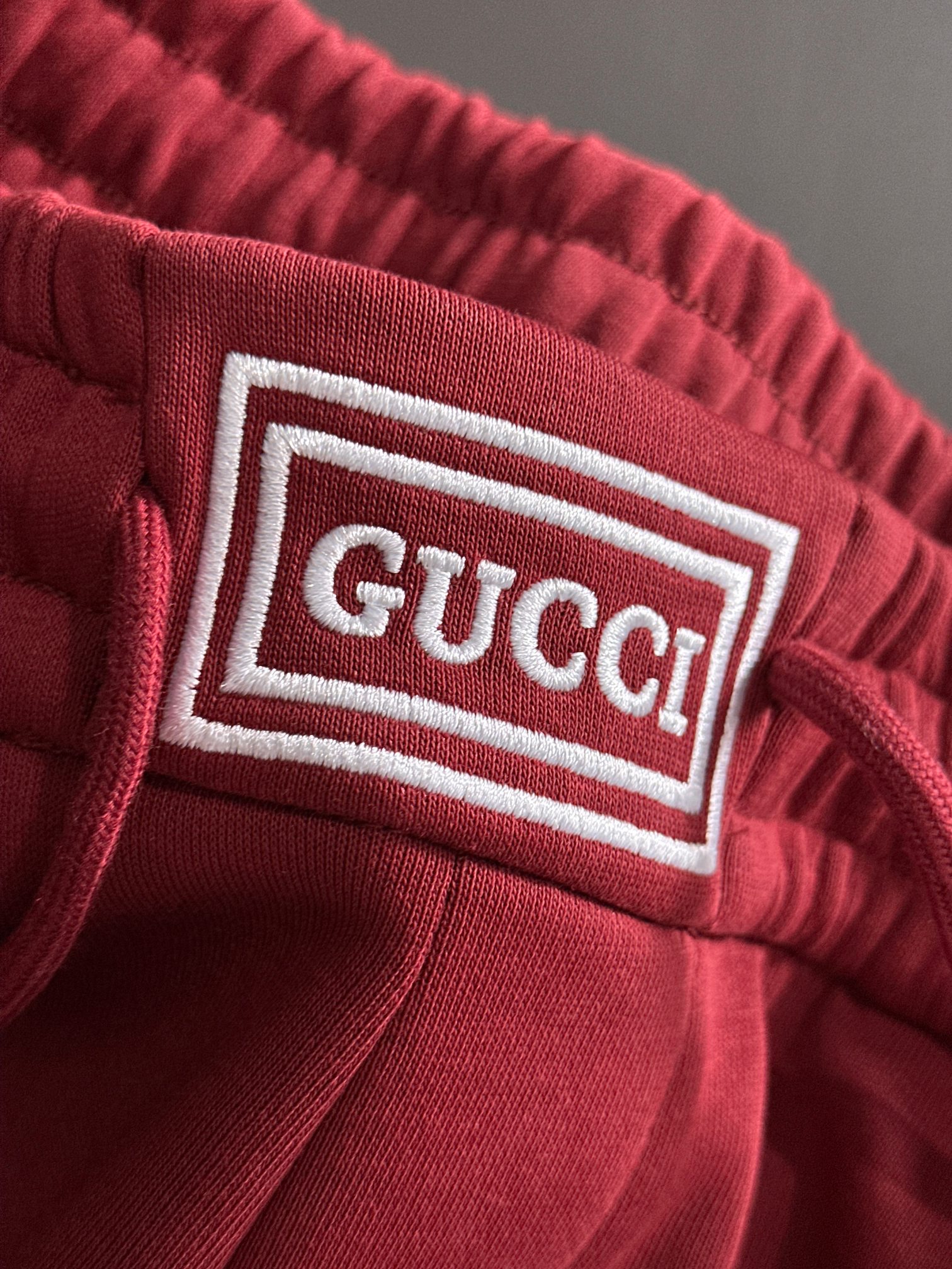 Gucci原單運動褲酒紅色雙G刺繡設計簡約有型| 12 Gucci原單運動褲酒紅色雙G刺繡設計簡約有型