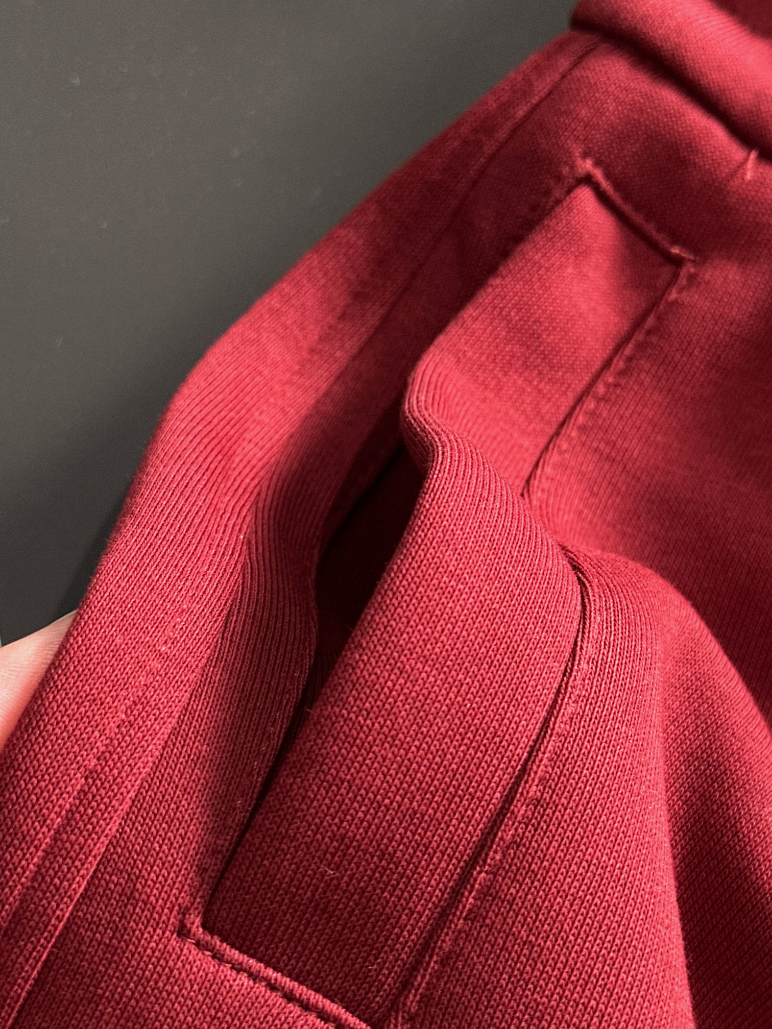Gucci原單運動褲酒紅色雙G刺繡設計簡約有型| 10 Gucci原單運動褲酒紅色雙G刺繡設計簡約有型