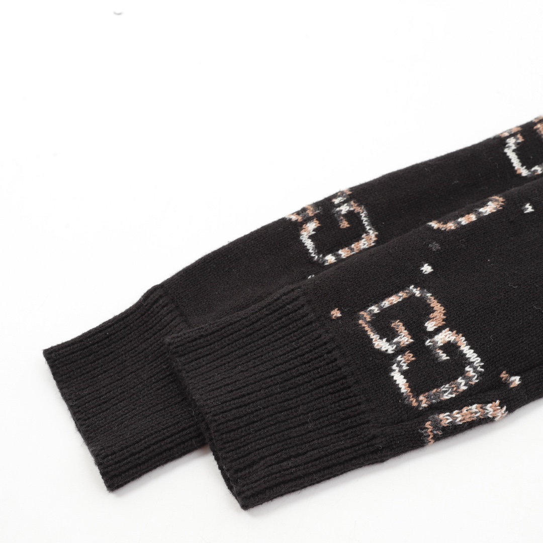 Gucci高仿黑色GG針織開襟外套經典LOGO排釦設計必備單品| 11 Gucci高仿黑色GG針織開襟外套經典LOGO排釦設計必備單品