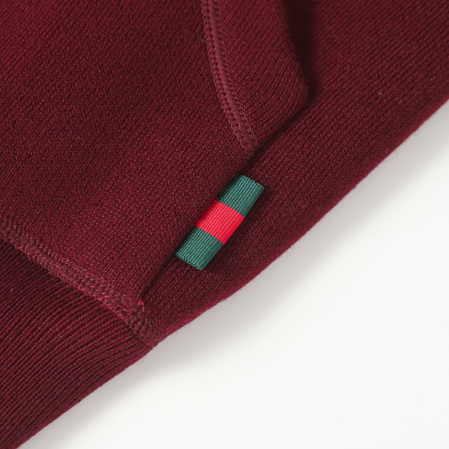 Gucci一比一酒紅連帽針織外套簡約風格實穿率超高| 11 Gucci一比一酒紅連帽針織外套簡約風格實穿率超高