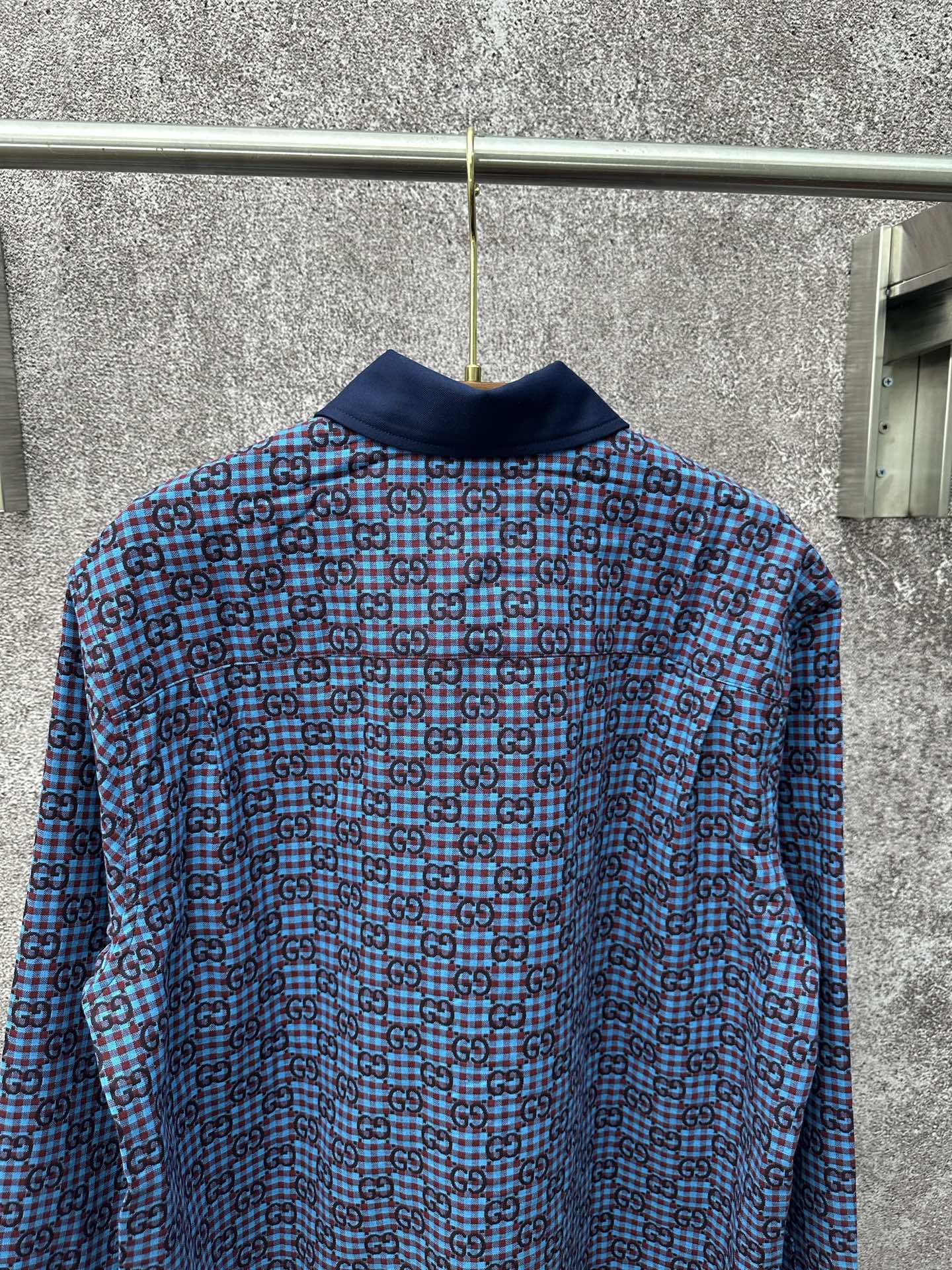 Gucci高仿藍色GG滿版長袖襯衫寬版剪裁復古時尚風格| 8 Gucci高仿藍色GG滿版長袖襯衫寬版剪裁復古時尚風格