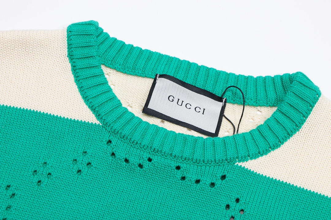Gucci高仿條紋毛衣GG鏤空設計綠白拼色日常穿搭亮眼款| 12 Gucci高仿條紋毛衣GG鏤空設計綠白拼色日常穿搭亮眼款