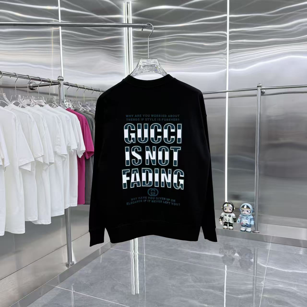 Gucci原單黑色圓領衛衣小圓章圖騰設計簡約高質感| 8 Gucci原單黑色圓領衛衣小圓章圖騰設計簡約高質感