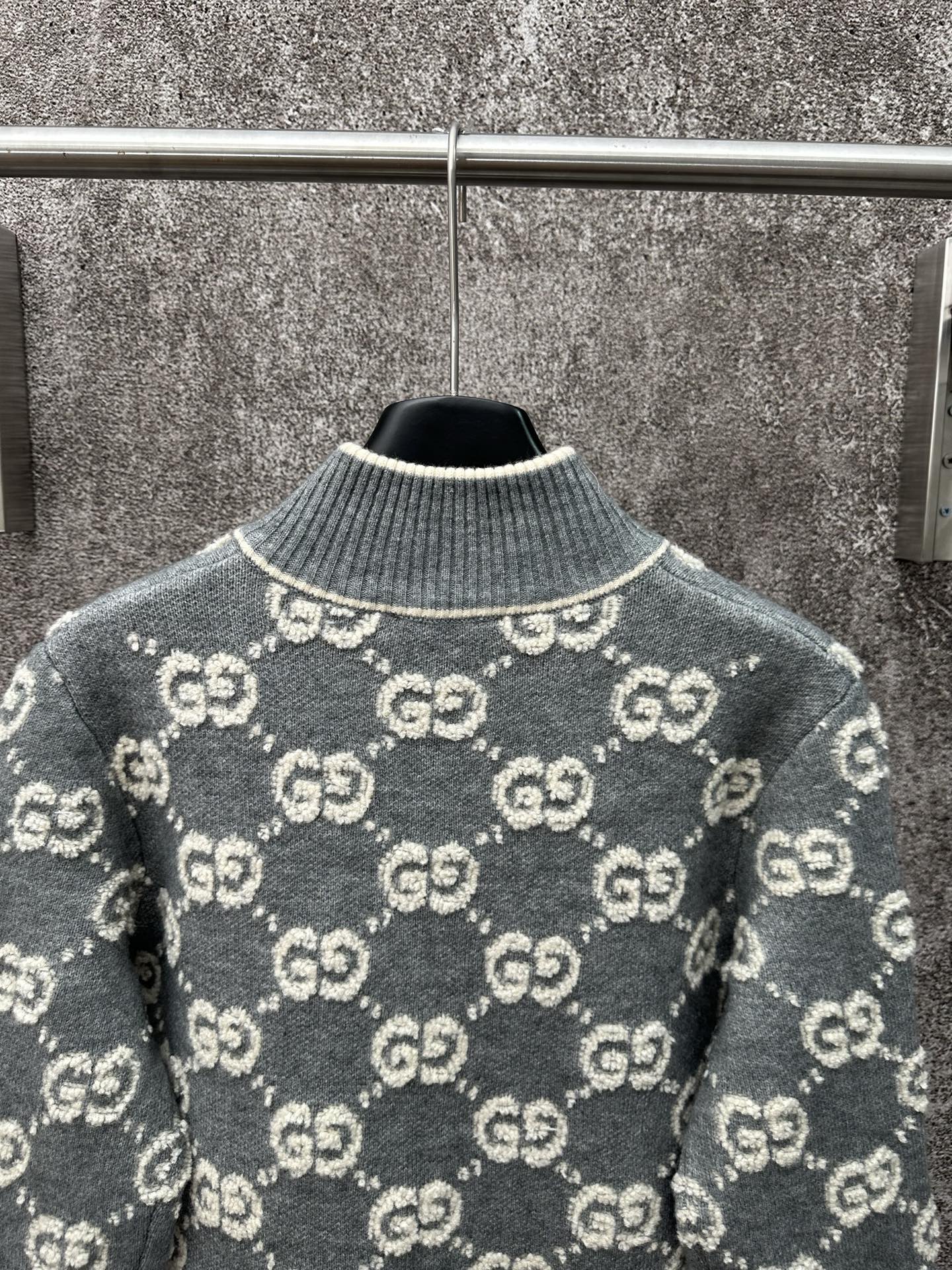 Gucci高仿針織立領外套 男士款滿版GG灰色防風開襟設計| 14 Gucci高仿針織立領外套 男士款滿版GG灰色防風開襟設計