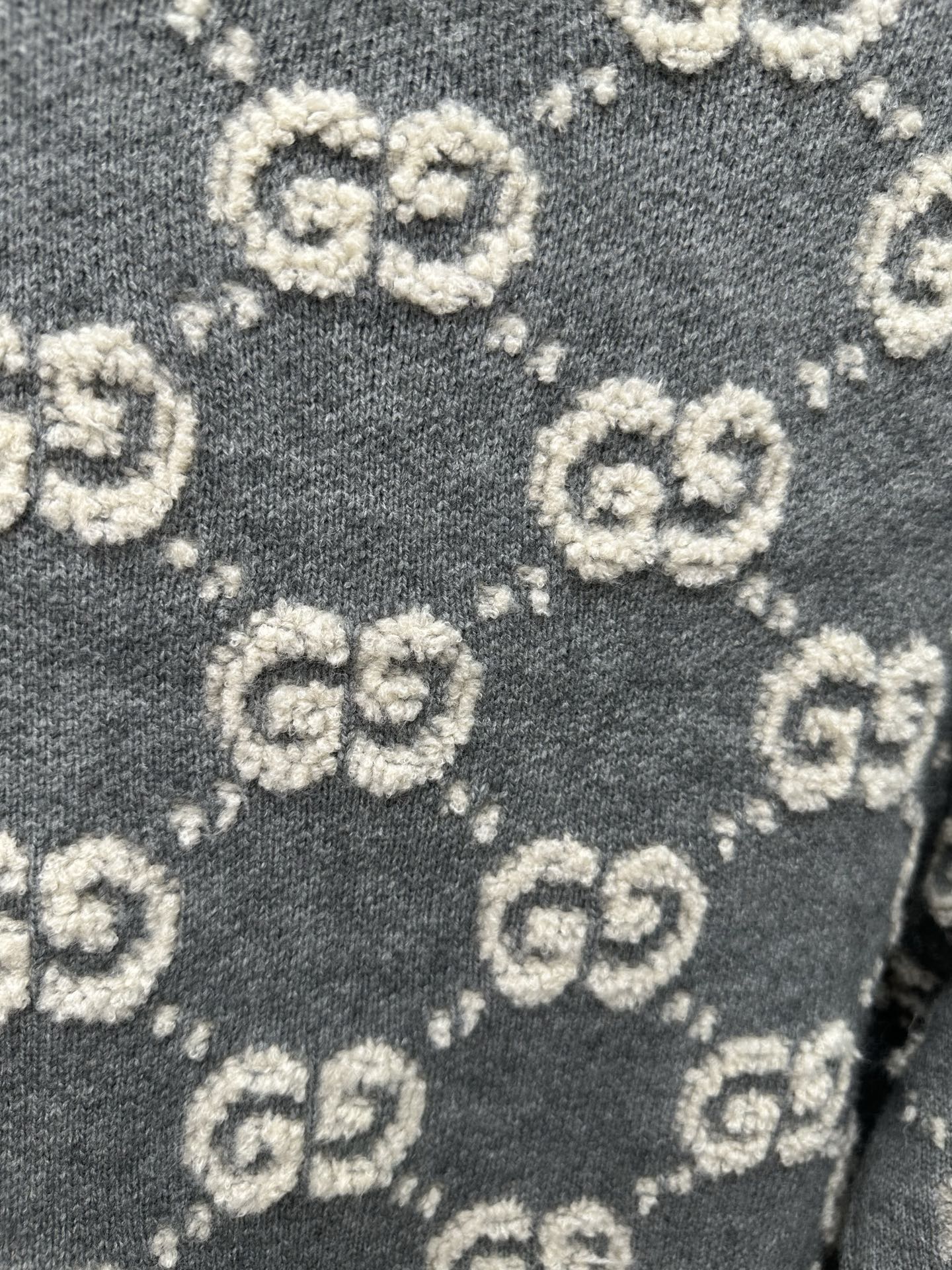 Gucci高仿針織立領外套 男士款滿版GG灰色防風開襟設計| 16 Gucci高仿針織立領外套 男士款滿版GG灰色防風開襟設計