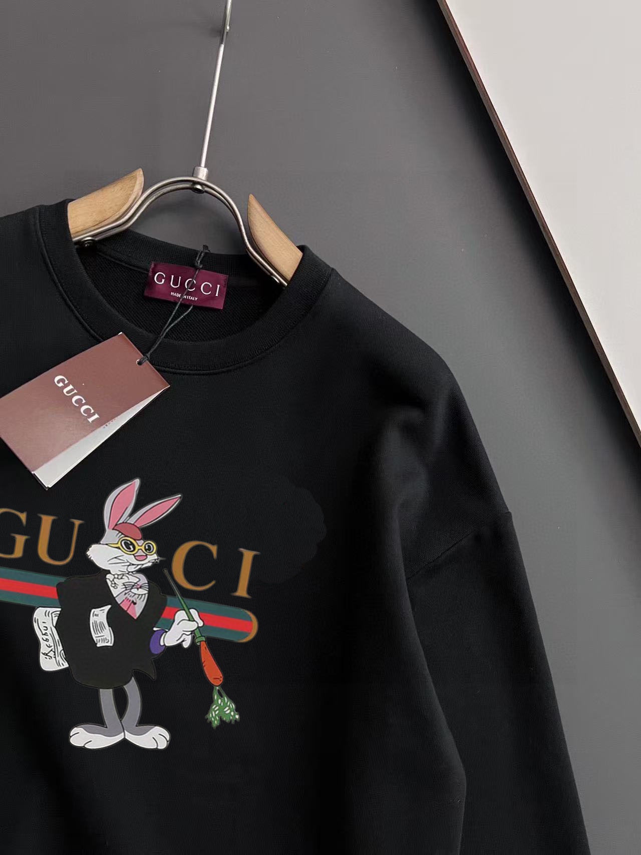 Gucci一比一圓領衛衣 男士款黑色兔八哥聯名設計休閒上衣| 8 Gucci一比一圓領衛衣 男士款黑色兔八哥聯名設計休閒上衣