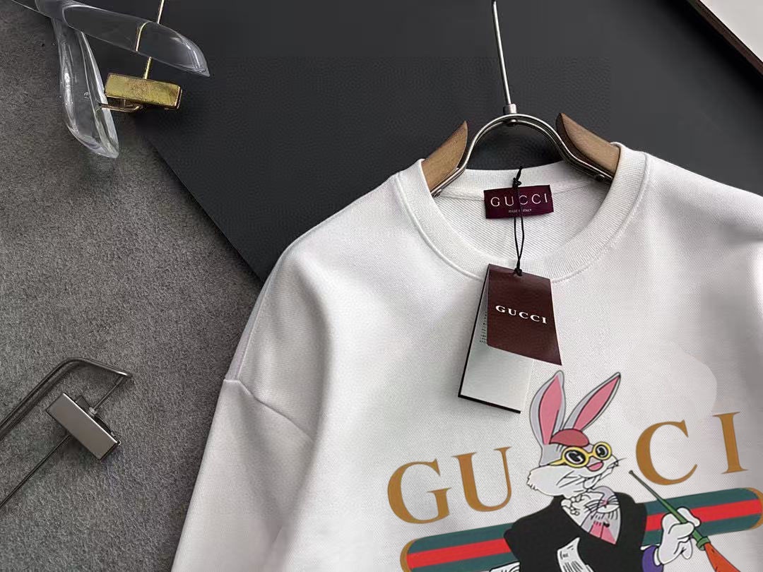 Gucci高仿男士圓領衛衣 白色兔八哥聯名插畫潮流款| 13 Gucci高仿男士圓領衛衣 白色兔八哥聯名插畫潮流款