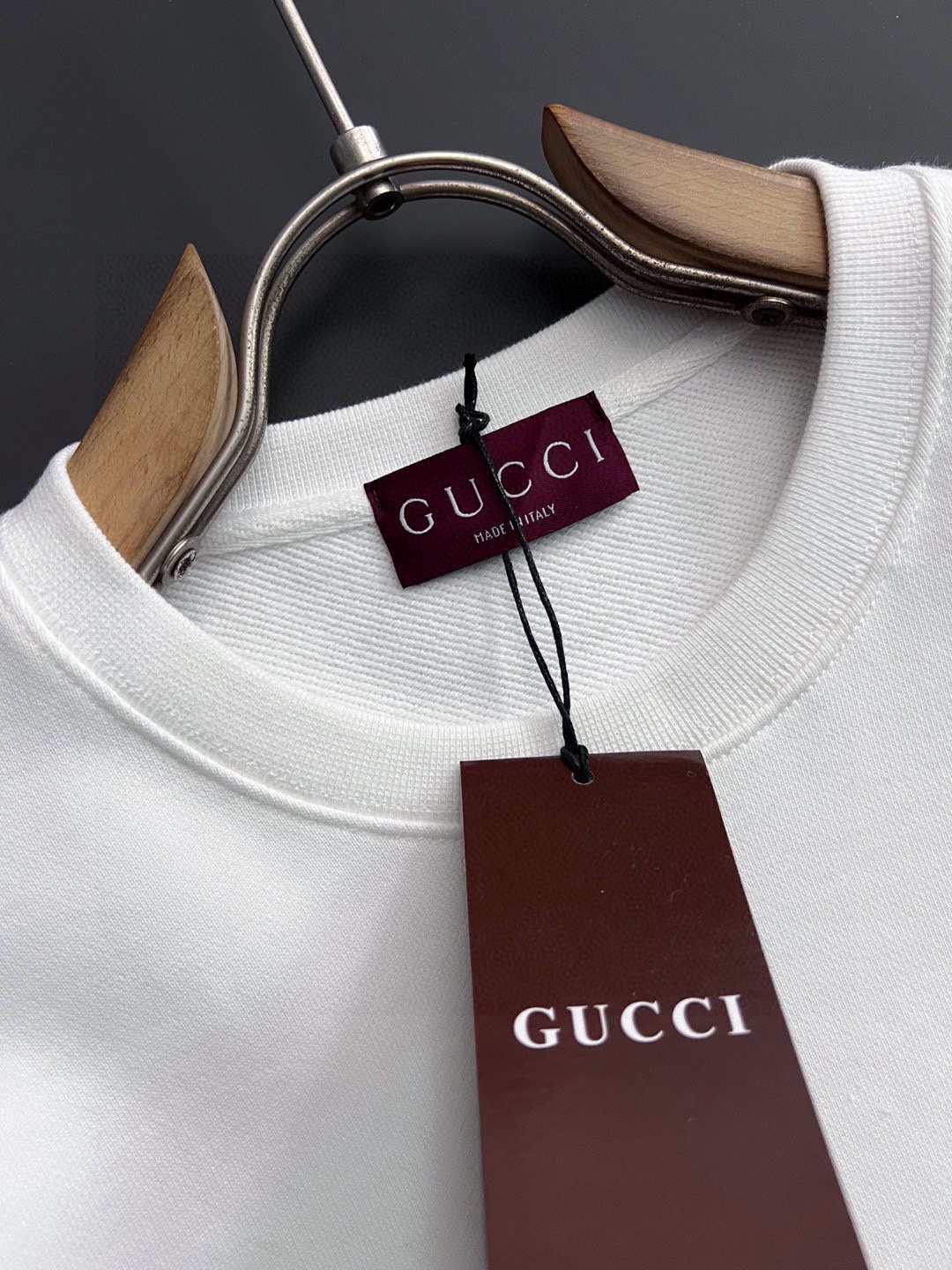 Gucci高仿男士圓領衛衣 白色兔八哥聯名插畫潮流款| 12 Gucci高仿男士圓領衛衣 白色兔八哥聯名插畫潮流款