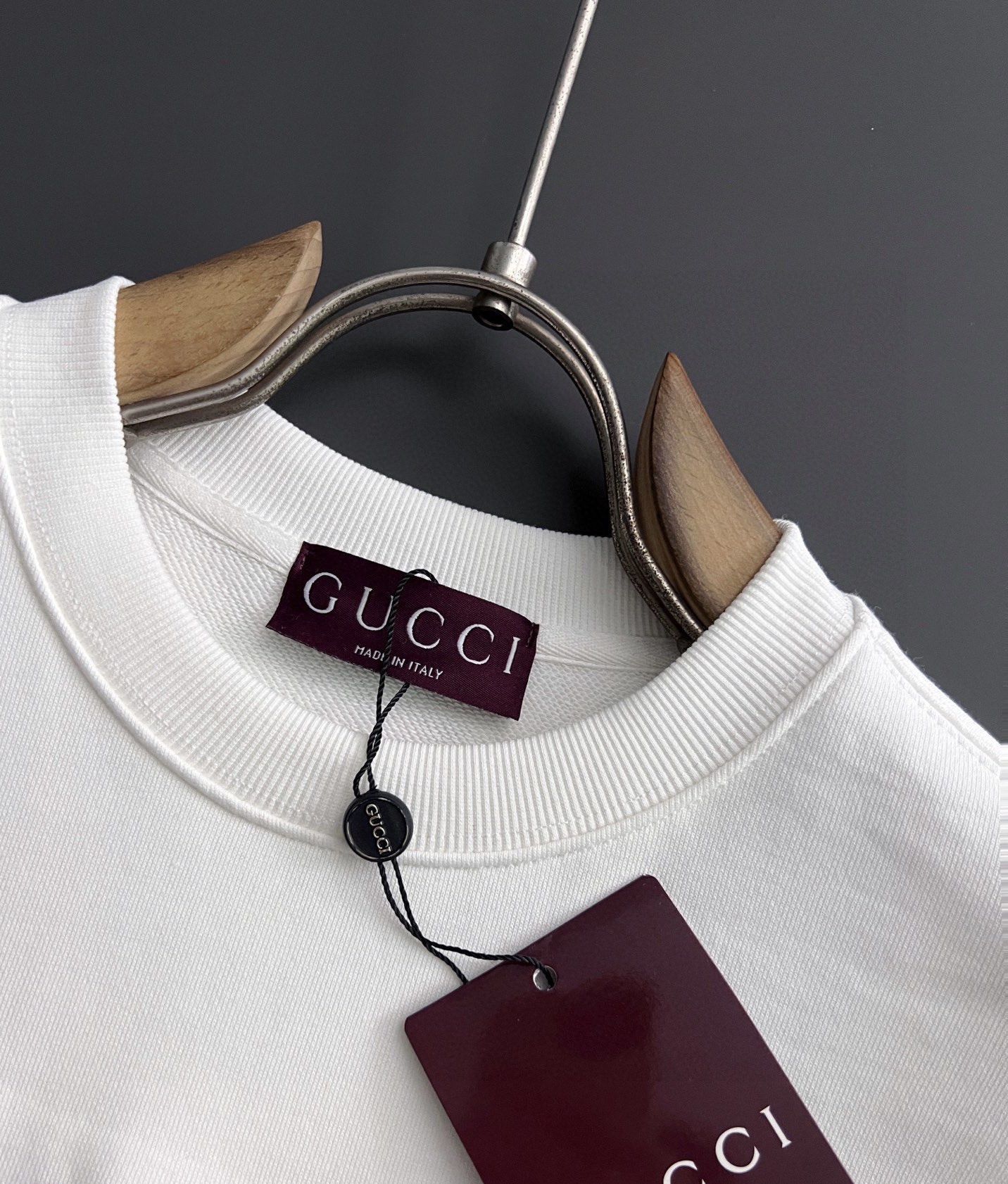 Gucci高仿男士圓領衛衣 白色兔八哥聯名插畫潮流款| 8 Gucci高仿男士圓領衛衣 白色兔八哥聯名插畫潮流款