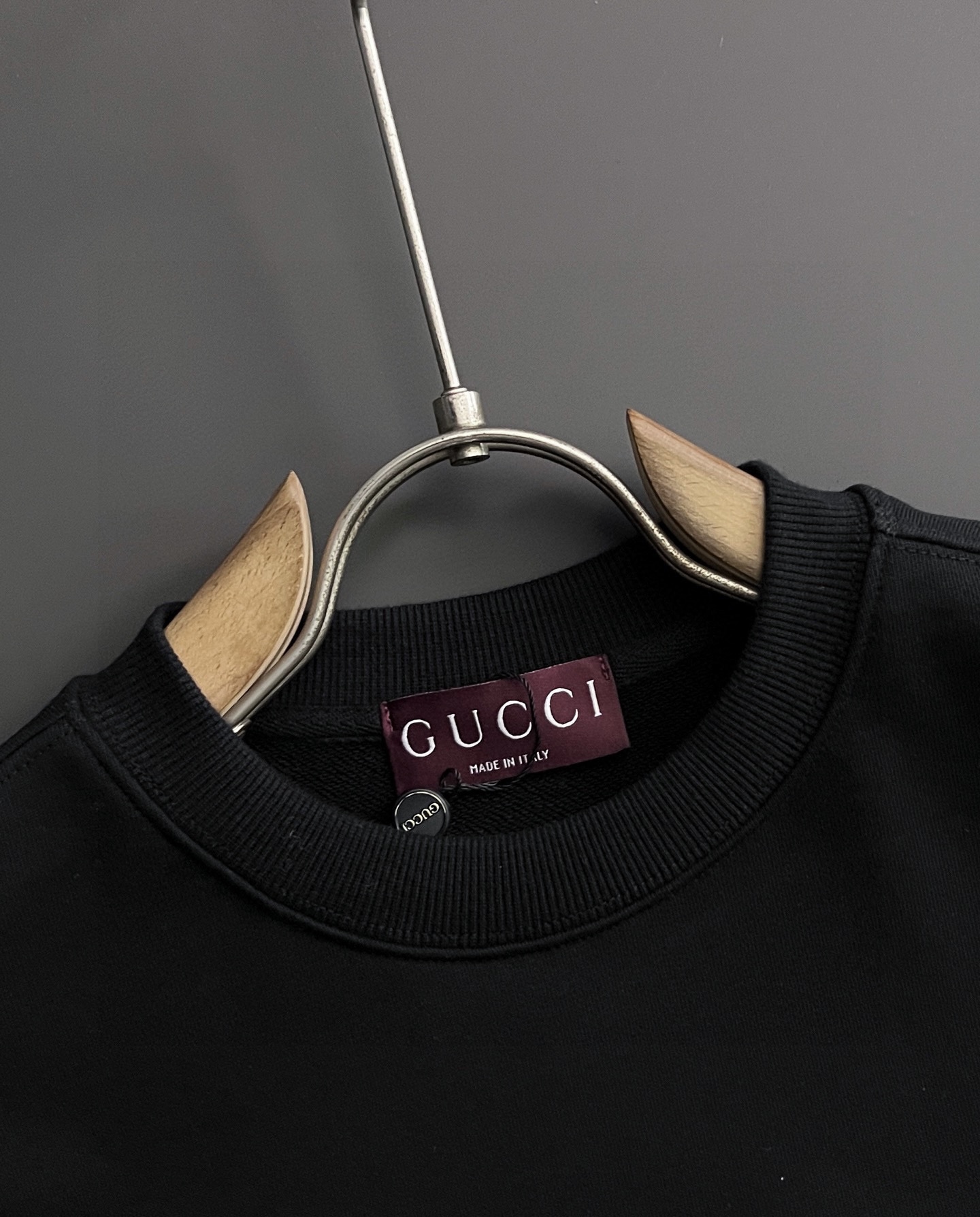 Gucci A貨男款圓領衛衣 黑色藍色標誌街頭感潮流單品| 11 Gucci A貨男款圓領衛衣 黑色藍色標誌街頭感潮流單品