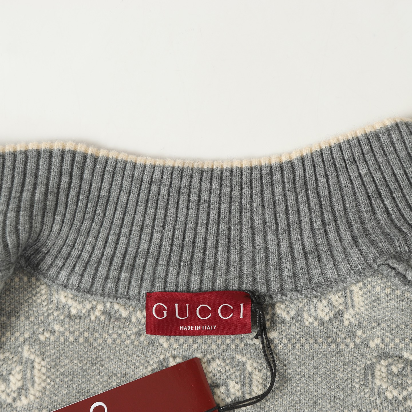 Gucci高仿男士針織外套 滿版灰白GG圖騰立領開襟款| 15 Gucci高仿男士針織外套 滿版灰白GG圖騰立領開襟款