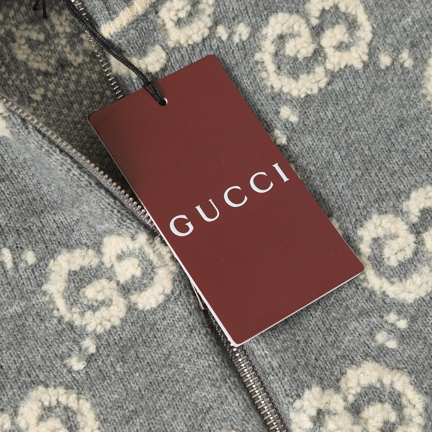 Gucci高仿男士針織外套 滿版灰白GG圖騰立領開襟款| 10 Gucci高仿男士針織外套 滿版灰白GG圖騰立領開襟款