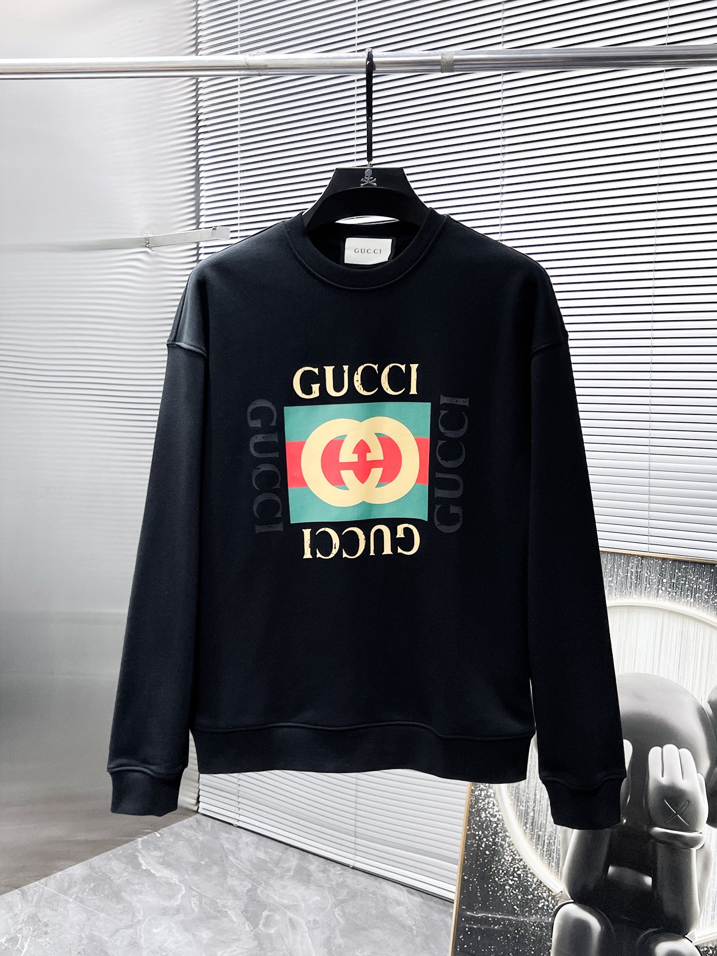 Gucci原單男士圓領衛衣 黑色錯視復古彩色標誌印花設計| 6 Gucci原單男士圓領衛衣 黑色錯視復古彩色標誌印花設計