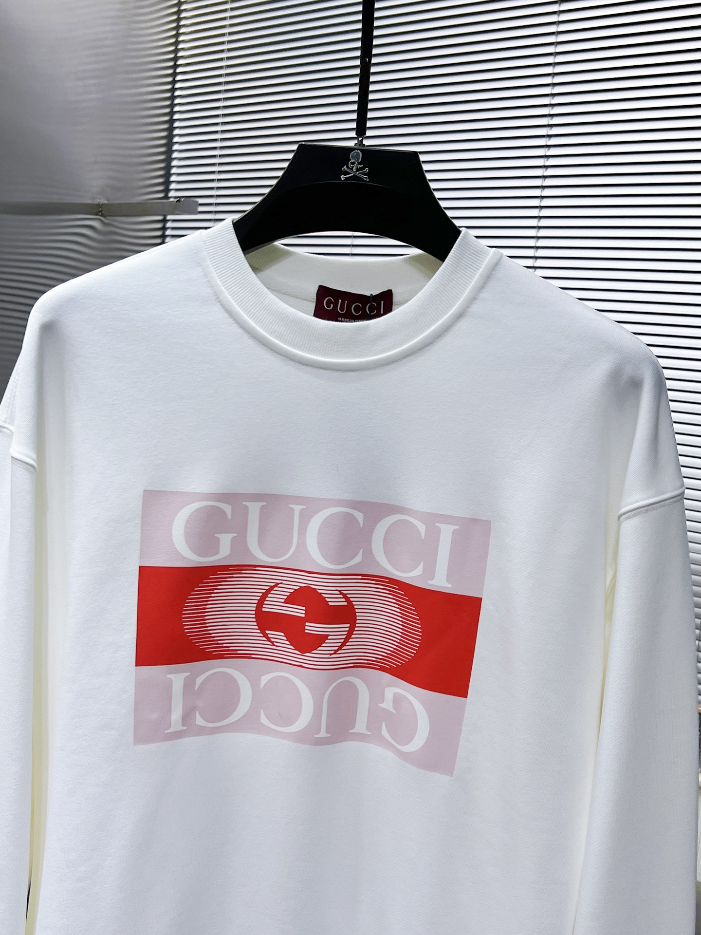 Gucci一比一男士圓領衛衣 黑底紅白反射圖標設計款| 12 Gucci一比一男士圓領衛衣 黑底紅白反射圖標設計款