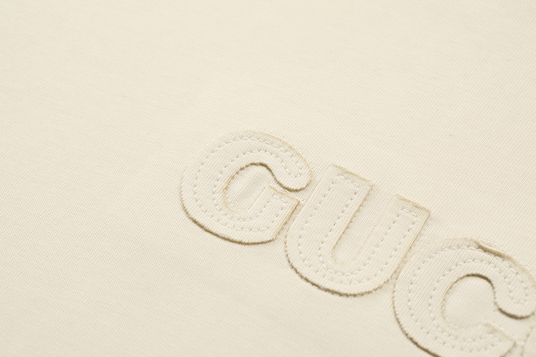 Gucci高仿男女款短袖T恤簡約百搭設計感時尚Logo刺繡款| 10 Gucci高仿男女款短袖T恤簡約百搭設計感時尚Logo刺繡款