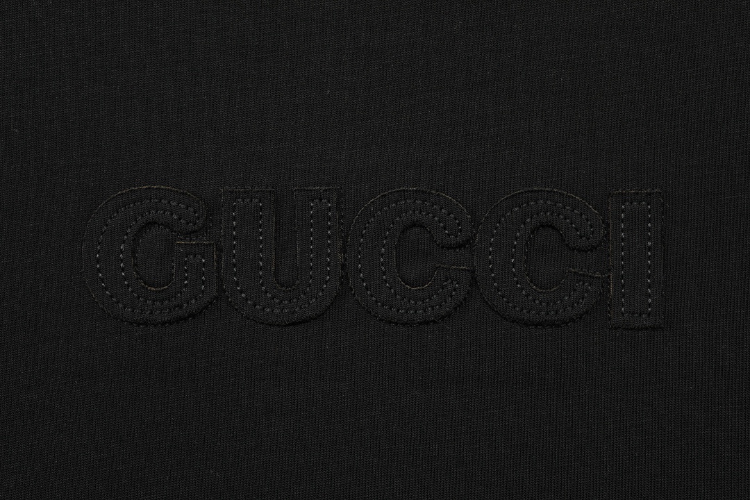 Gucci原單黑色短袖T恤男女同款沉穩刺繡設計感潮流單品| 11 Gucci原單黑色短袖T恤男女同款沉穩刺繡設計感潮流單品