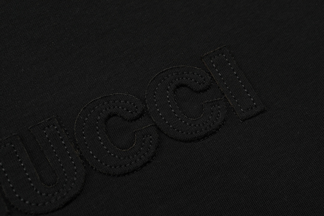 Gucci原單黑色短袖T恤男女同款沉穩刺繡設計感潮流單品| 9 Gucci原單黑色短袖T恤男女同款沉穩刺繡設計感潮流單品
