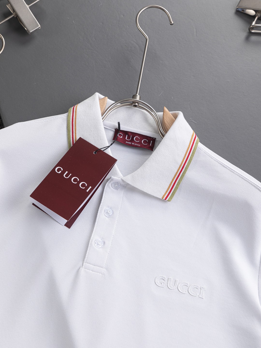 Gucci高仿白色POLO衫男士款撞色條紋領百搭簡潔設計| 12 Gucci高仿白色POLO衫男士款撞色條紋領百搭簡潔設計