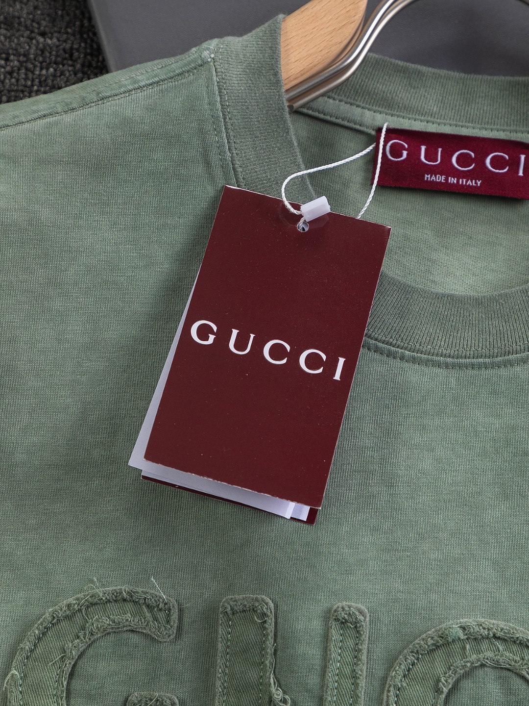 Gucci高仿短袖T恤男士水洗綠色立體刺繡LOGO潮感設計款| 16 Gucci高仿短袖T恤男士水洗綠色立體刺繡LOGO潮感設計款