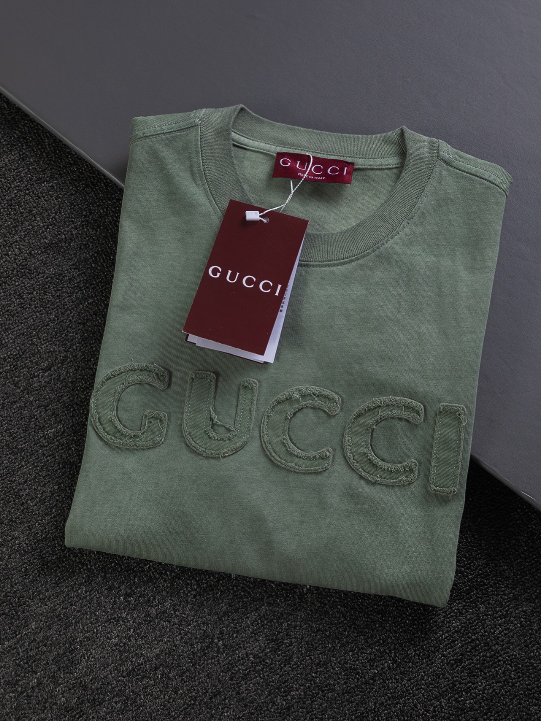 Gucci高仿短袖T恤男士水洗綠色立體刺繡LOGO潮感設計款| 12 Gucci高仿短袖T恤男士水洗綠色立體刺繡LOGO潮感設計款