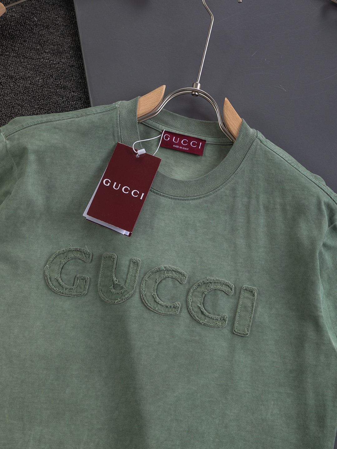 Gucci高仿短袖T恤男士水洗綠色立體刺繡LOGO潮感設計款| 11 Gucci高仿短袖T恤男士水洗綠色立體刺繡LOGO潮感設計款