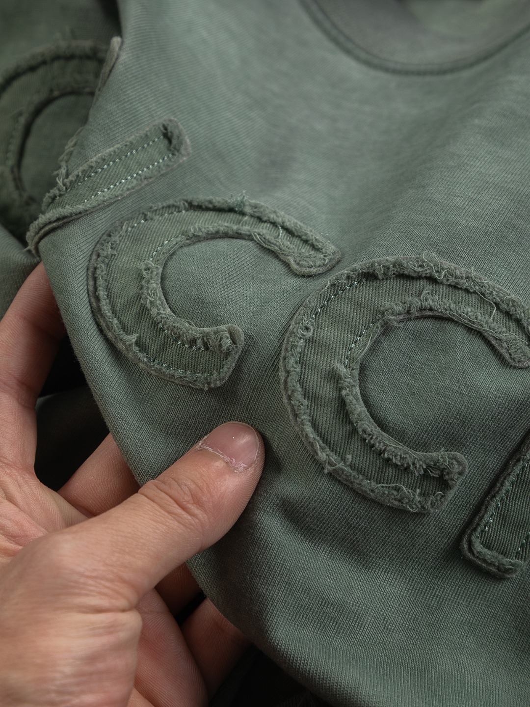 Gucci高仿短袖T恤男士水洗綠色立體刺繡LOGO潮感設計款| 10 Gucci高仿短袖T恤男士水洗綠色立體刺繡LOGO潮感設計款