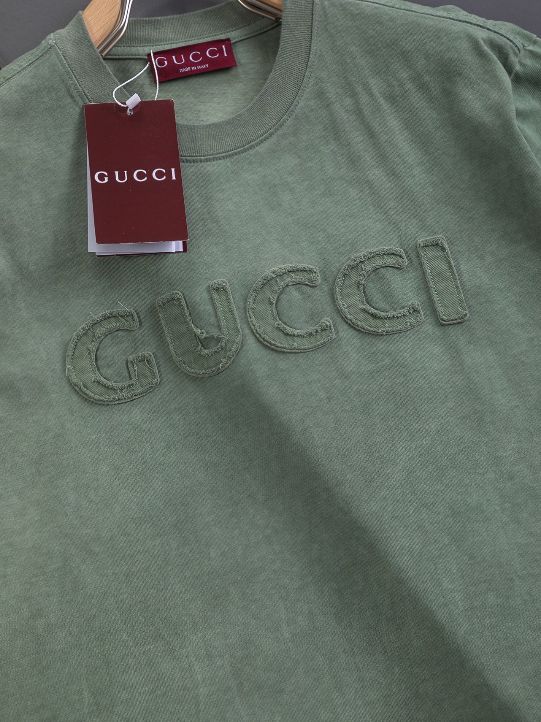 Gucci高仿短袖T恤男士水洗綠色立體刺繡LOGO潮感設計款| 9 Gucci高仿短袖T恤男士水洗綠色立體刺繡LOGO潮感設計款