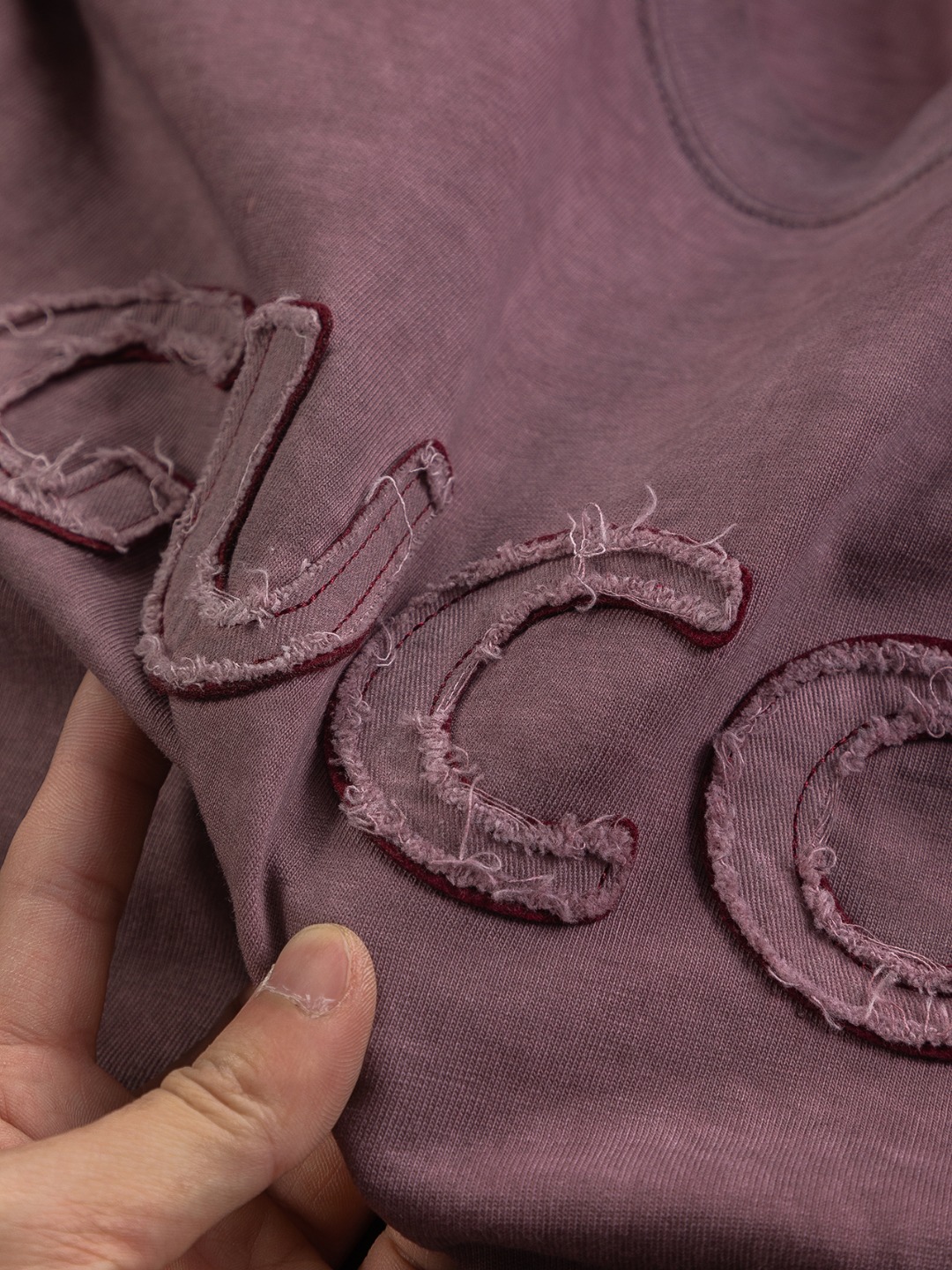 Gucci原單短袖T恤男士紫紅水洗設計立體刺繡LOGO休閒款| 9 Gucci原單短袖T恤男士紫紅水洗設計立體刺繡LOGO休閒款
