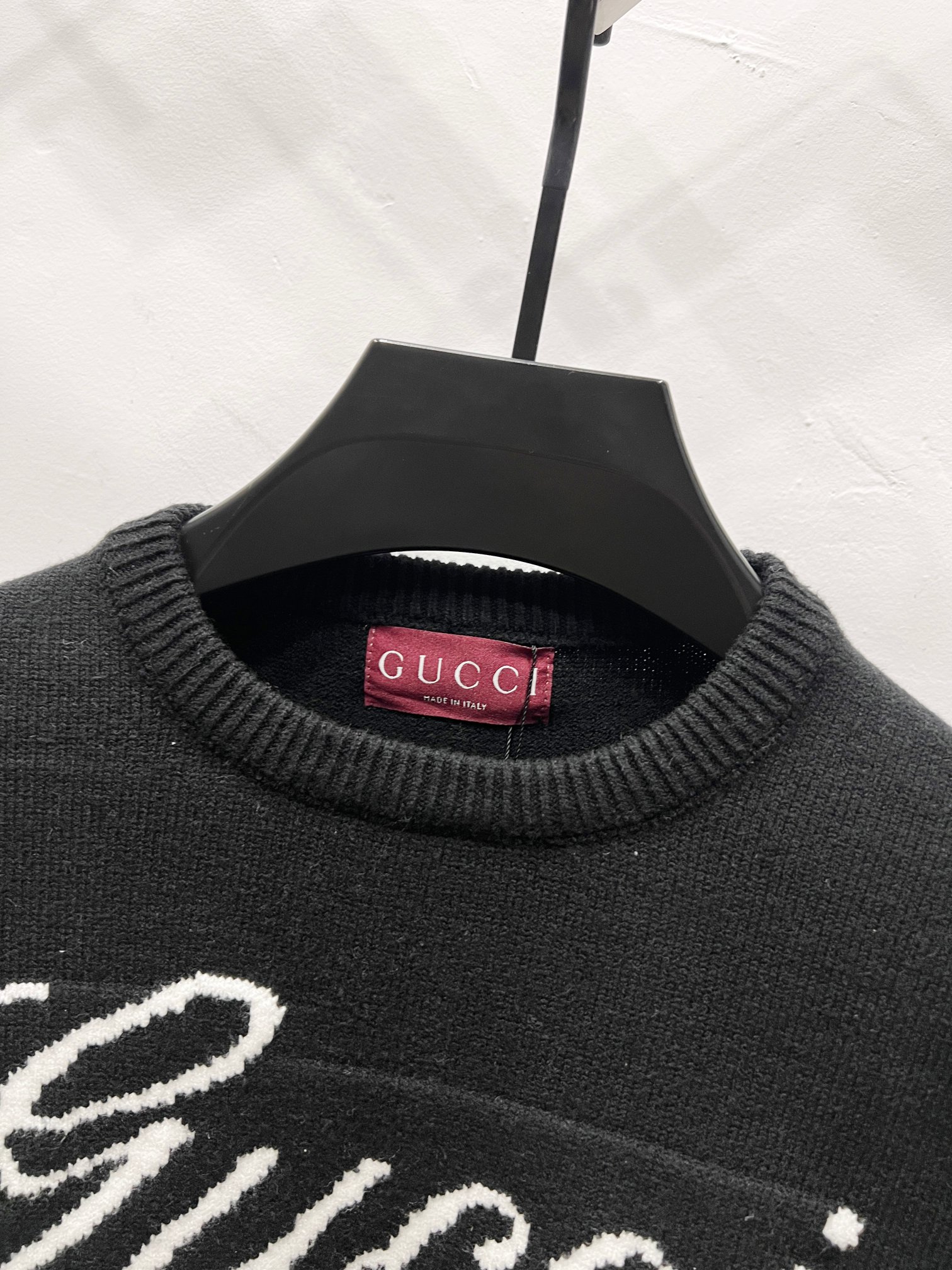 Gucci一比一男士毛衣黑色針織Logo大字設計感圓領長袖| 13 Gucci一比一男士毛衣黑色針織Logo大字設計感圓領長袖