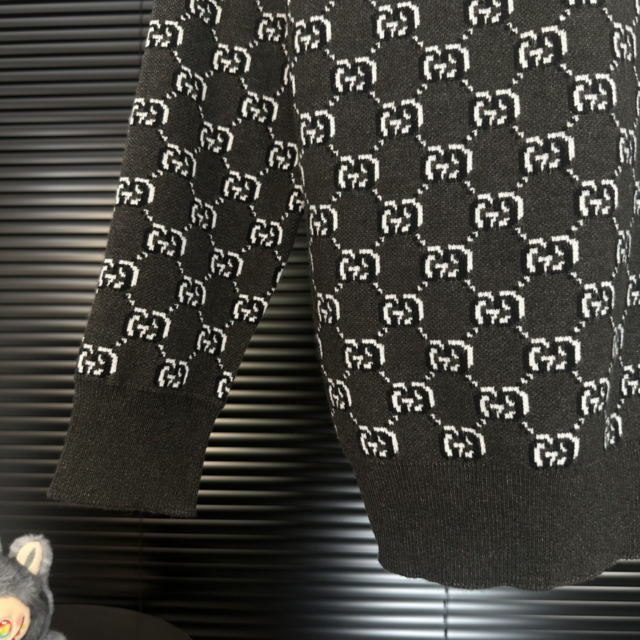 Gucci一比一長袖毛衣灰黑GG提花滿版圓領修身針織上衣| 9 Gucci一比一長袖毛衣灰黑GG提花滿版圓領修身針織上衣