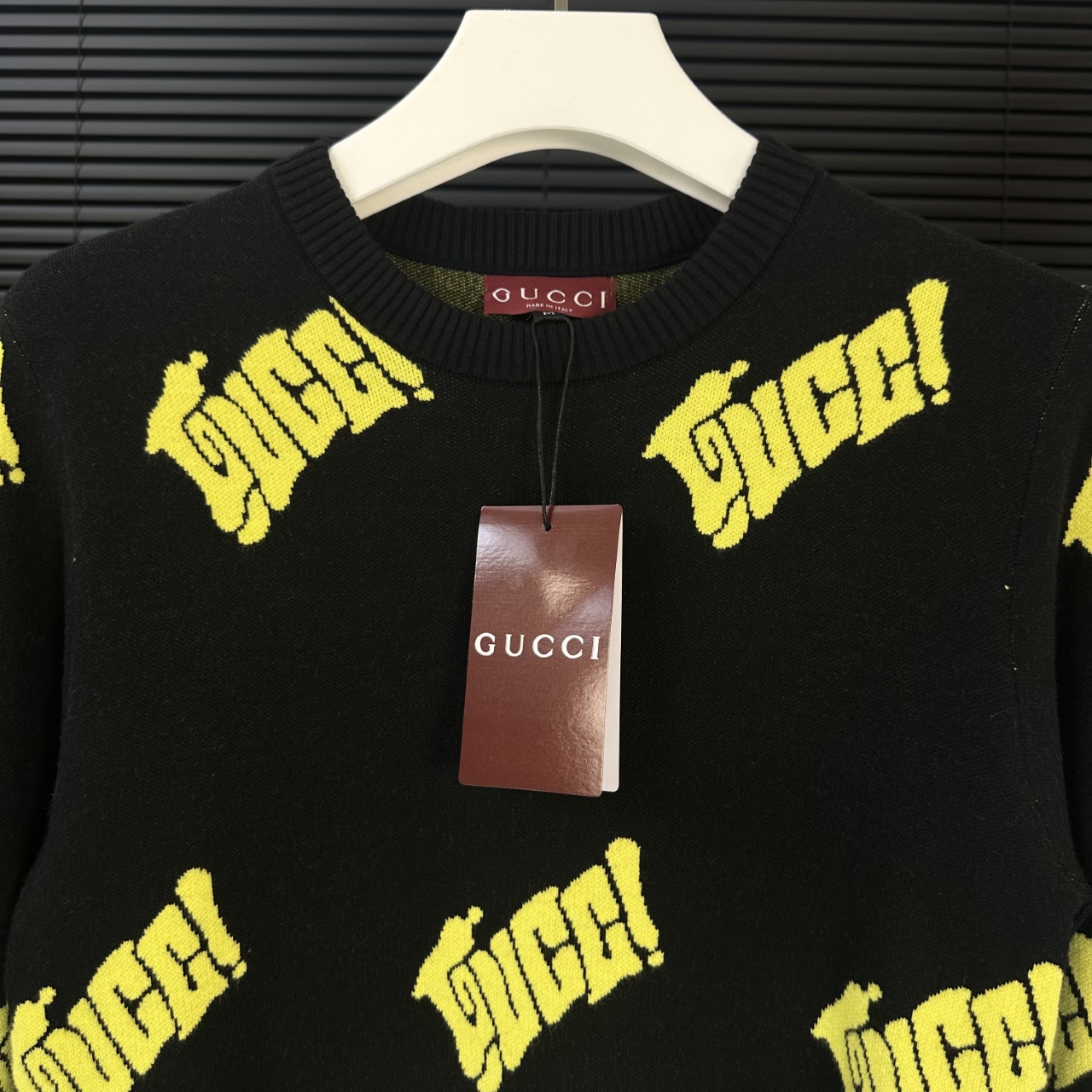 Gucci高仿針織毛衣黑色亮黃LOGO字樣全身設計潮流風格| 7 Gucci高仿針織毛衣黑色亮黃LOGO字樣全身設計潮流風格