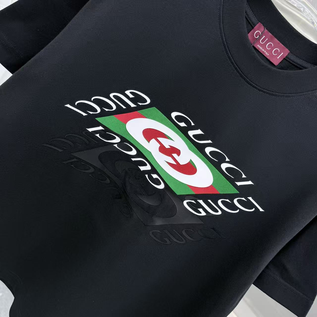 Gucci高仿短袖T恤黑色中版印花紅綠配色復古風潮流單品| 9 Gucci高仿短袖T恤黑色中版印花紅綠配色復古風潮流單品