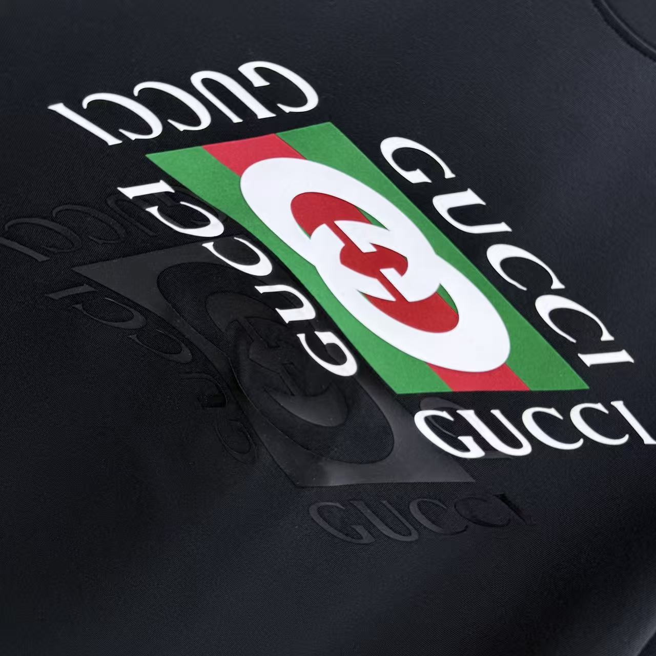 Gucci高仿短袖T恤黑色中版印花紅綠配色復古風潮流單品| 10 Gucci高仿短袖T恤黑色中版印花紅綠配色復古風潮流單品