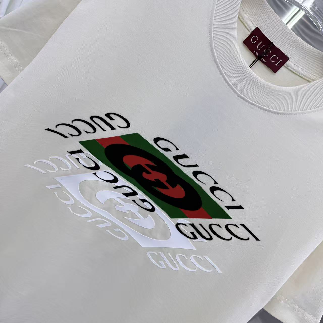 Gucci高仿短袖白色紅綠印花LOGO設計復古經典男女皆宜| 10 Gucci高仿短袖白色紅綠印花LOGO設計復古經典男女皆宜
