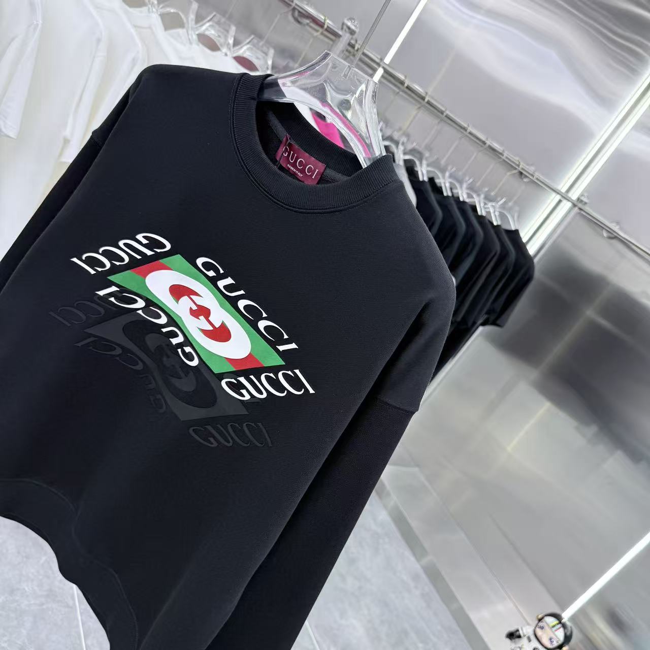 Gucci A貨長袖T恤黑色紅綠立體LOGO設計舒適針織材質| 11 Gucci A貨長袖T恤黑色紅綠立體LOGO設計舒適針織材質