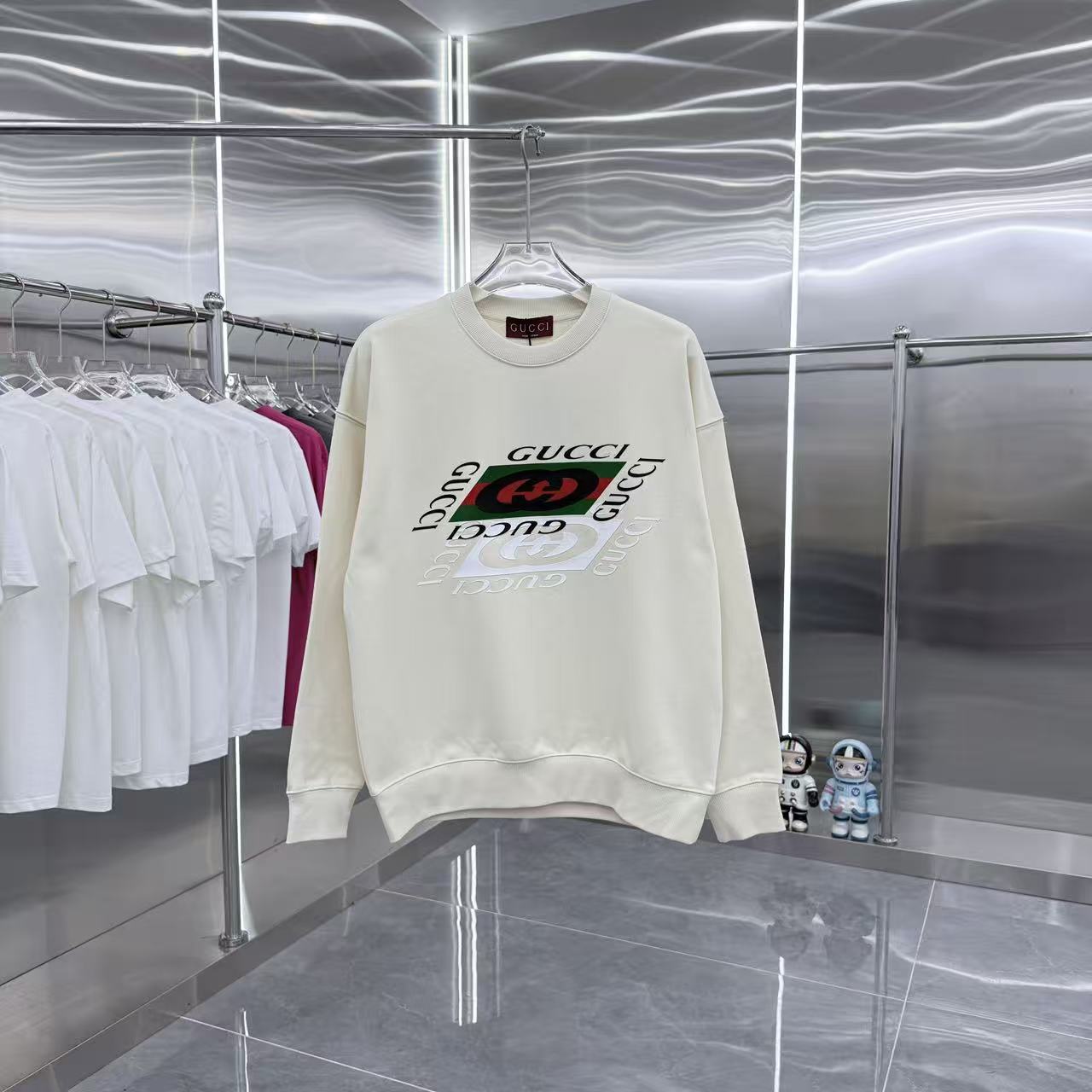 Gucci一比一長袖白色紅綠LOGO立體印花2026秋冬新款| 6 Gucci一比一長袖白色紅綠LOGO立體印花2026秋冬新款