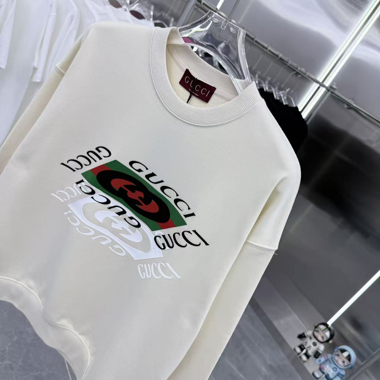 Gucci一比一長袖白色紅綠LOGO立體印花2026秋冬新款| 10 Gucci一比一長袖白色紅綠LOGO立體印花2026秋冬新款